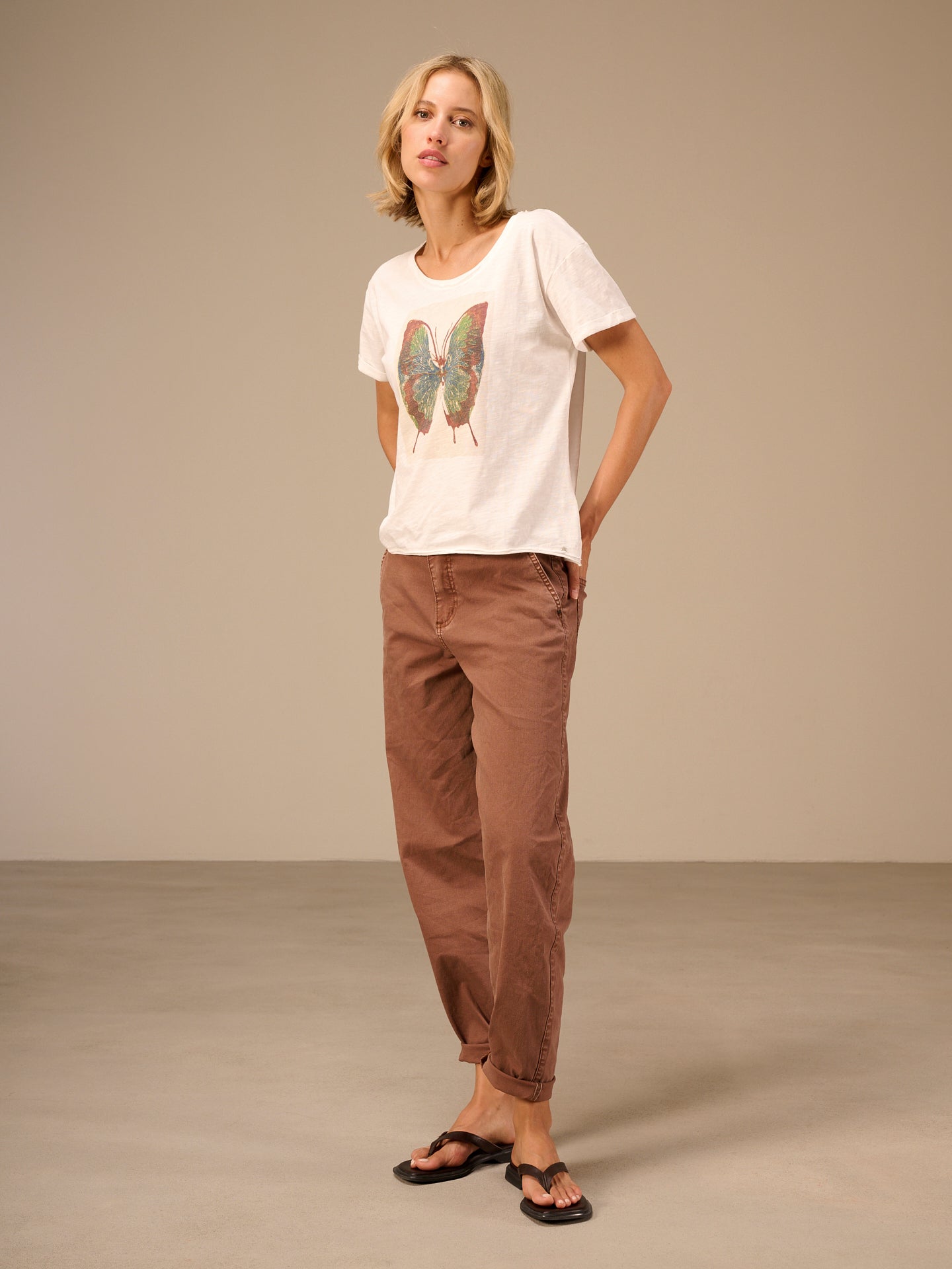 Barrel-leg trousers