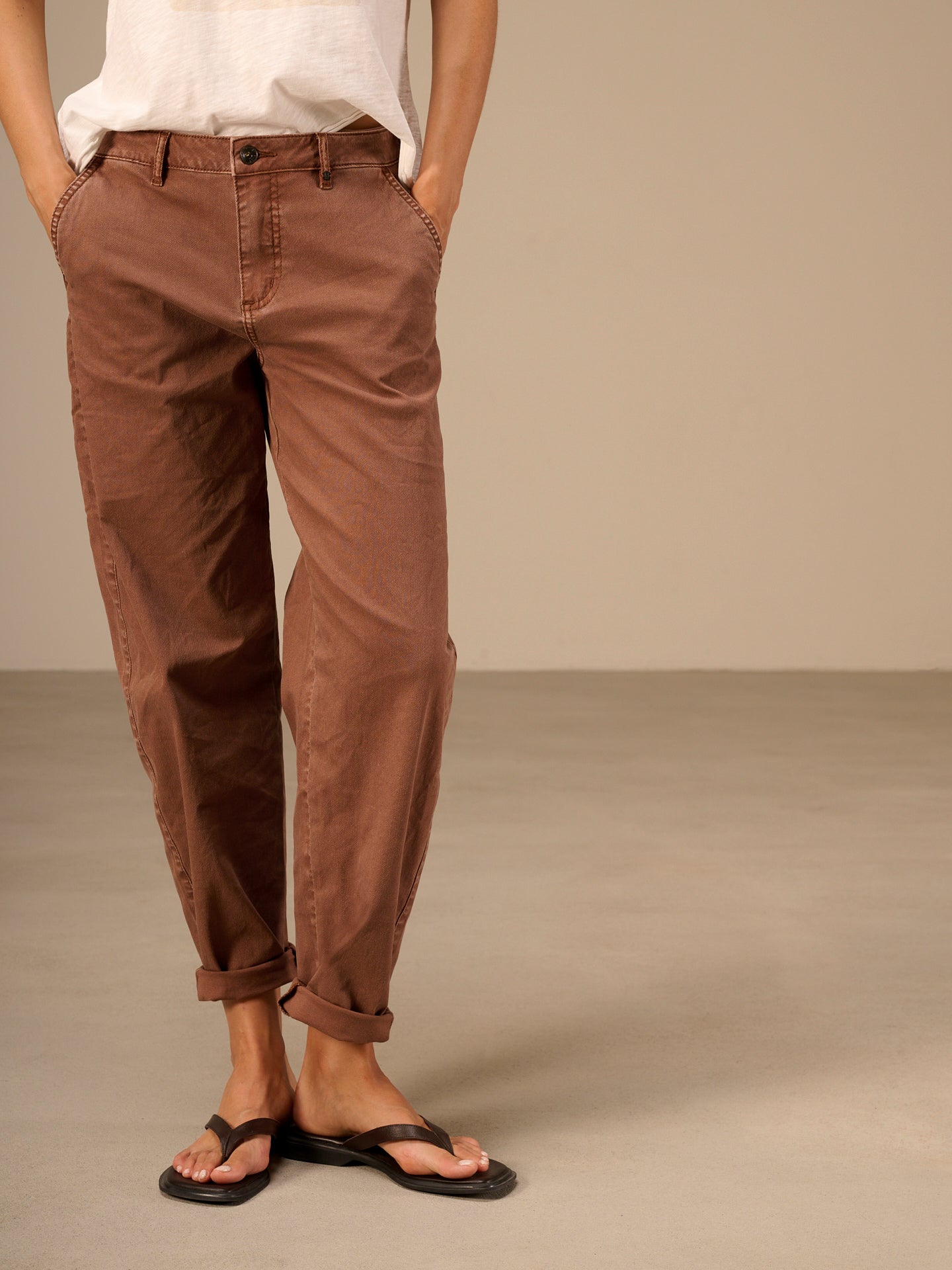 Barrel-leg trousers