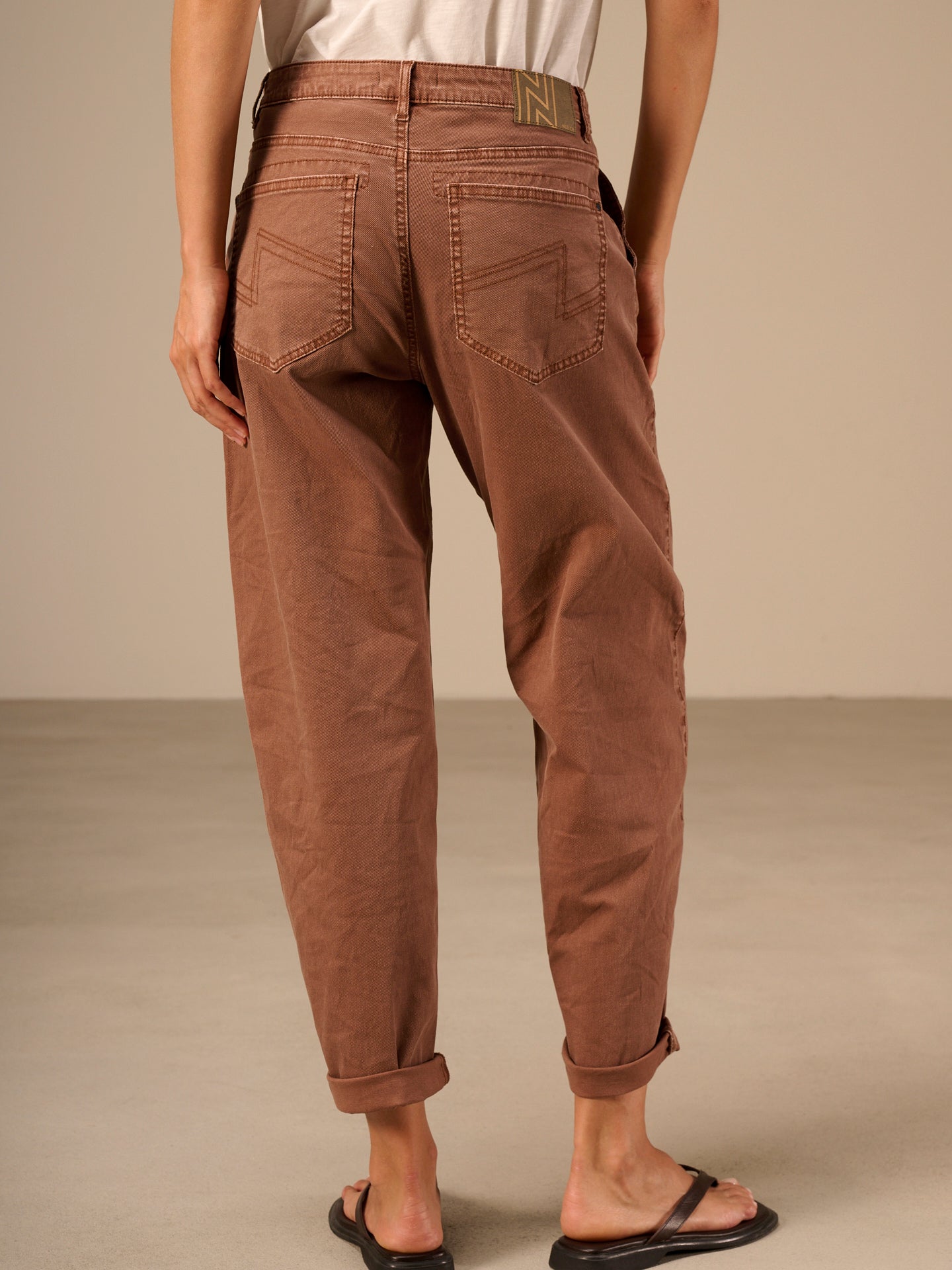 Barrel-leg trousers