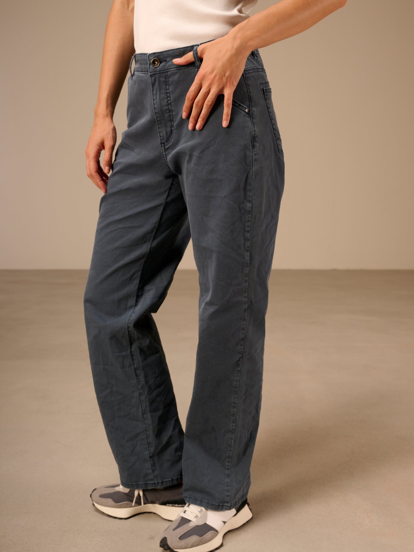 Straight-leg trousers