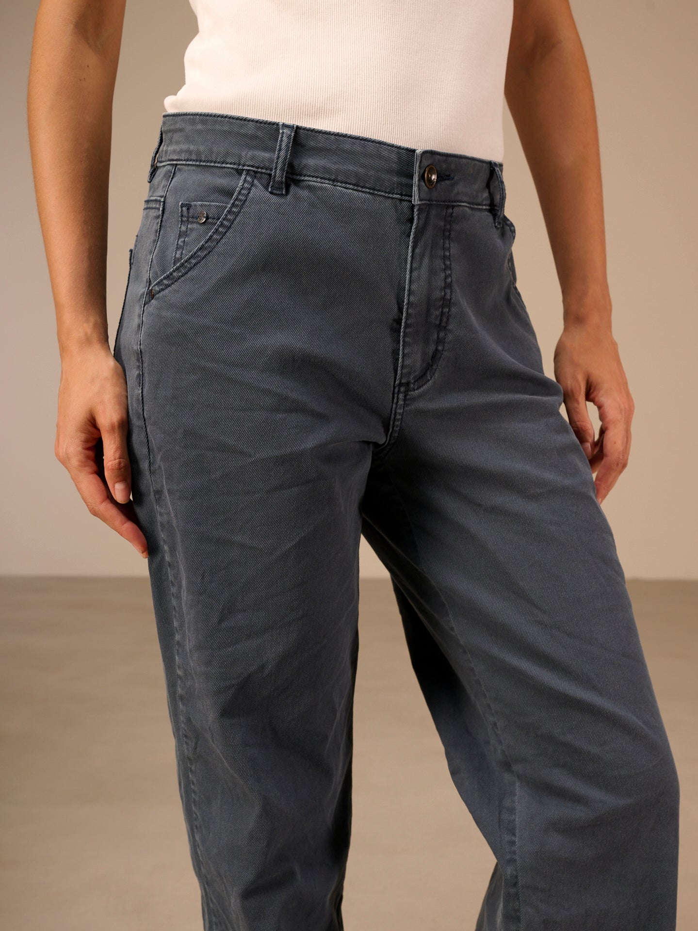 Straight-leg trousers