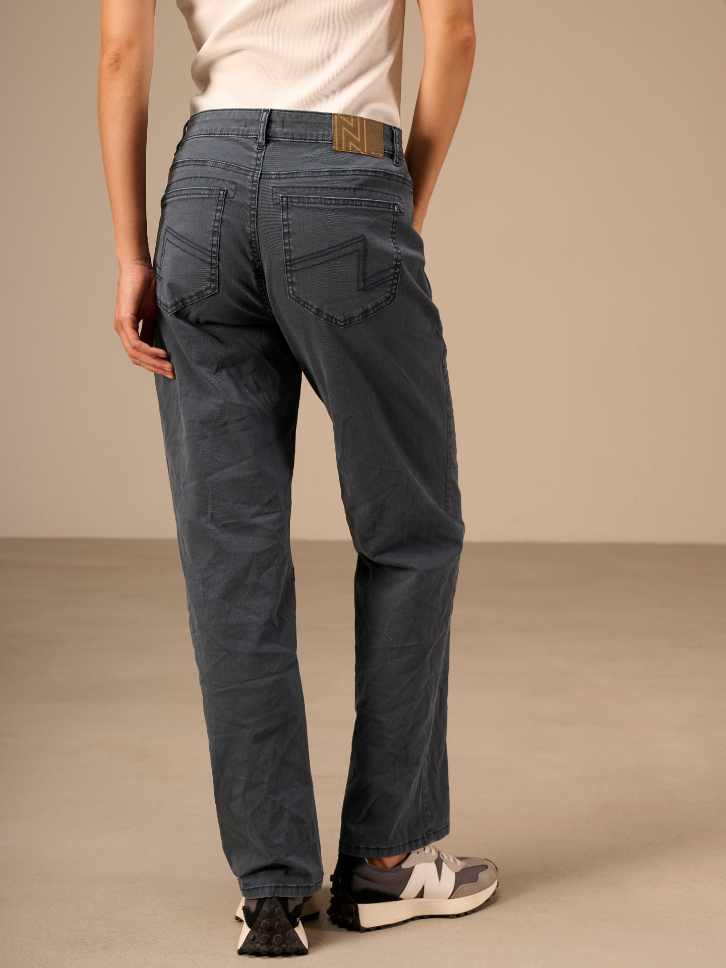 Straight-leg trousers