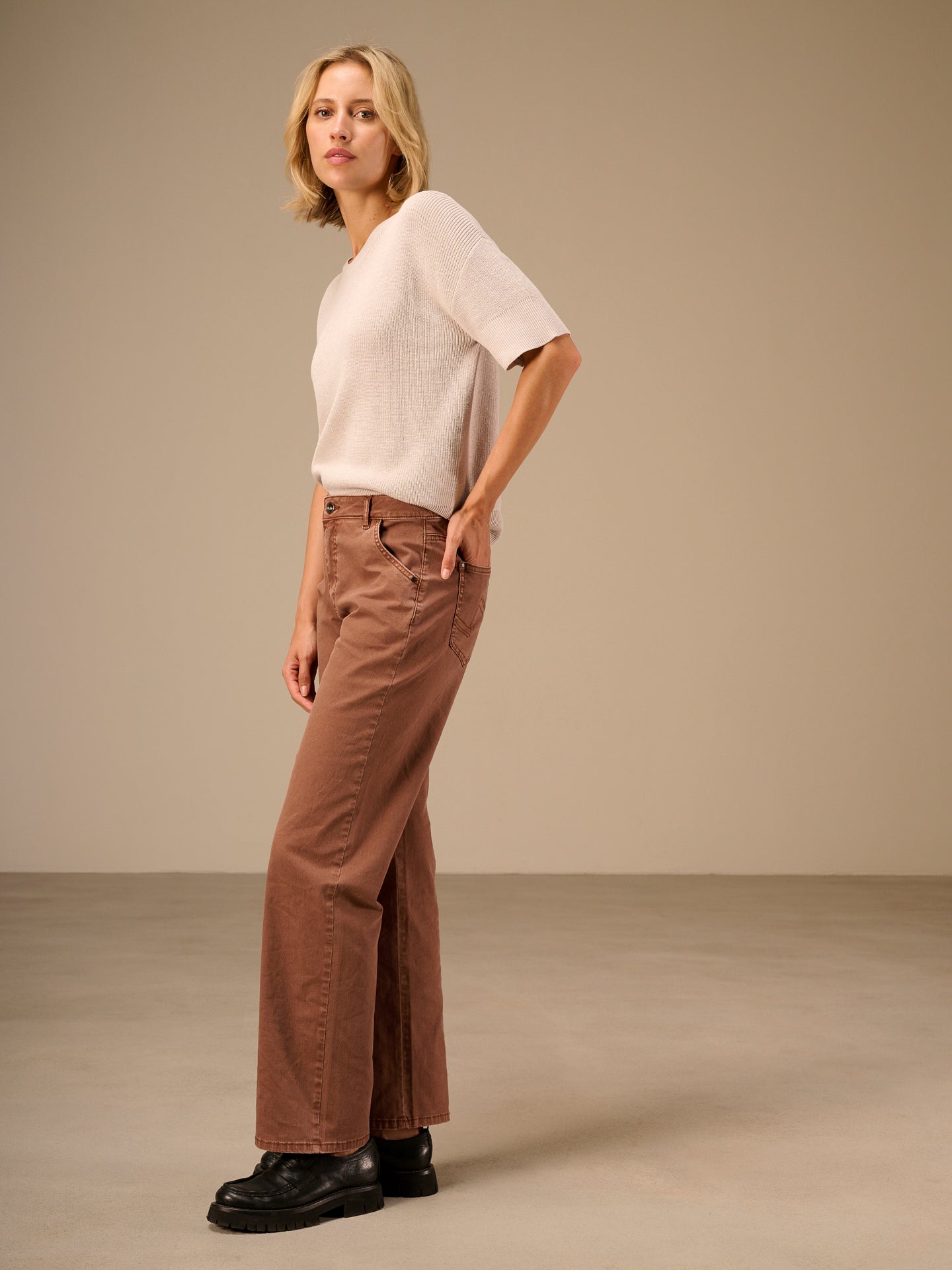 Straight-leg trousers