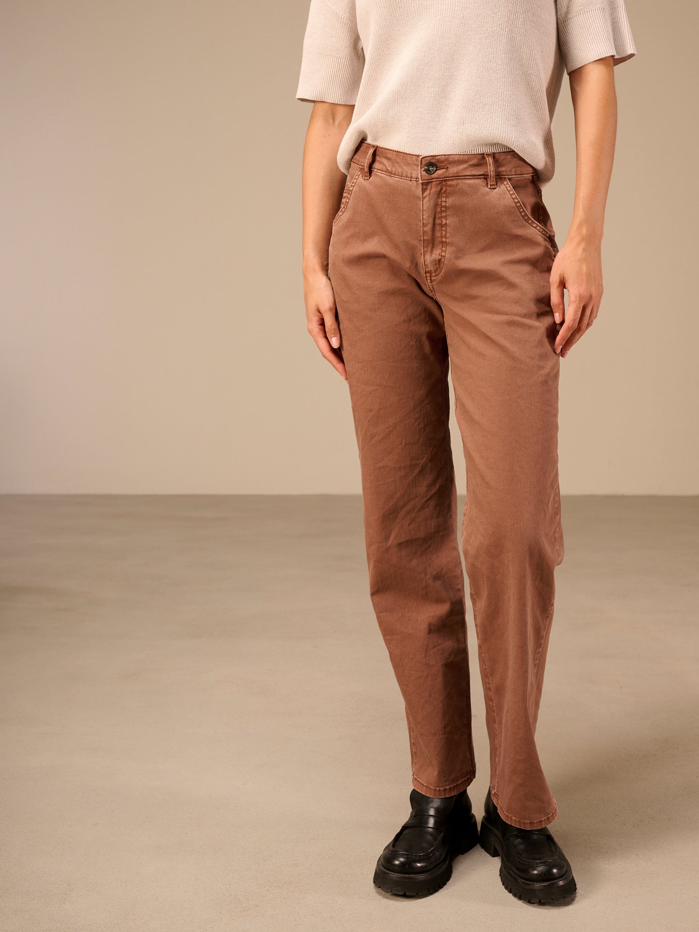 Straight-leg trousers