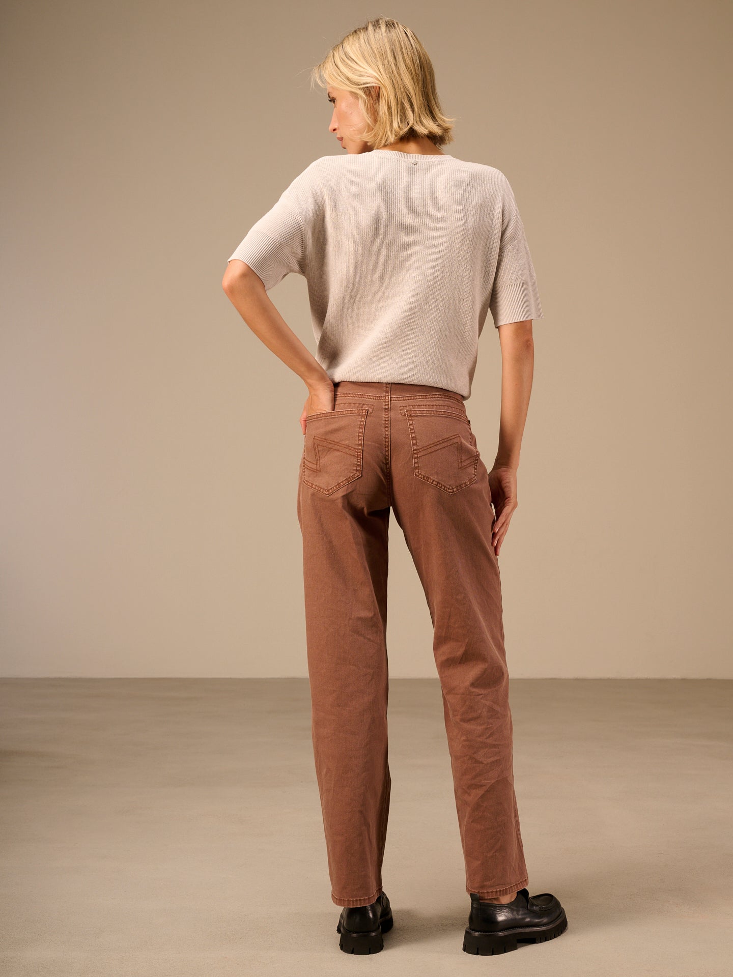 Straight-leg trousers