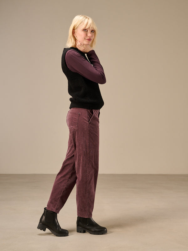 Barrel-leg trousers