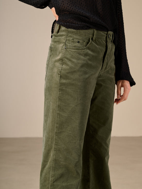 Straight-leg trousers