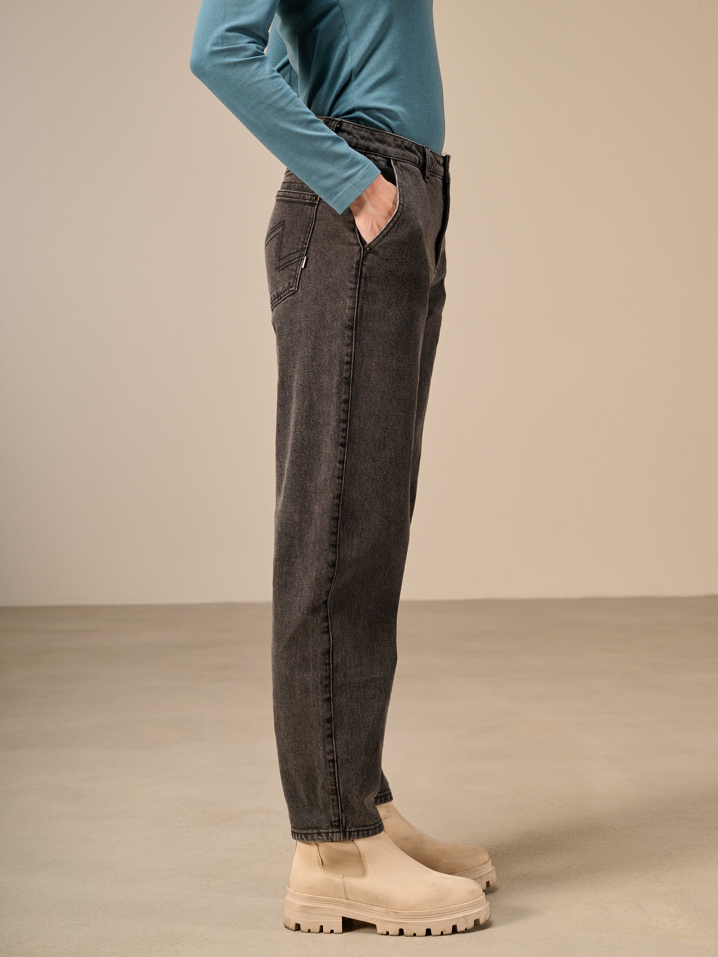 Barrel-leg jeans