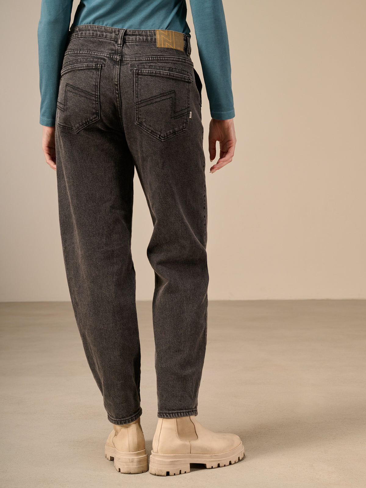 Barrel-leg jeans