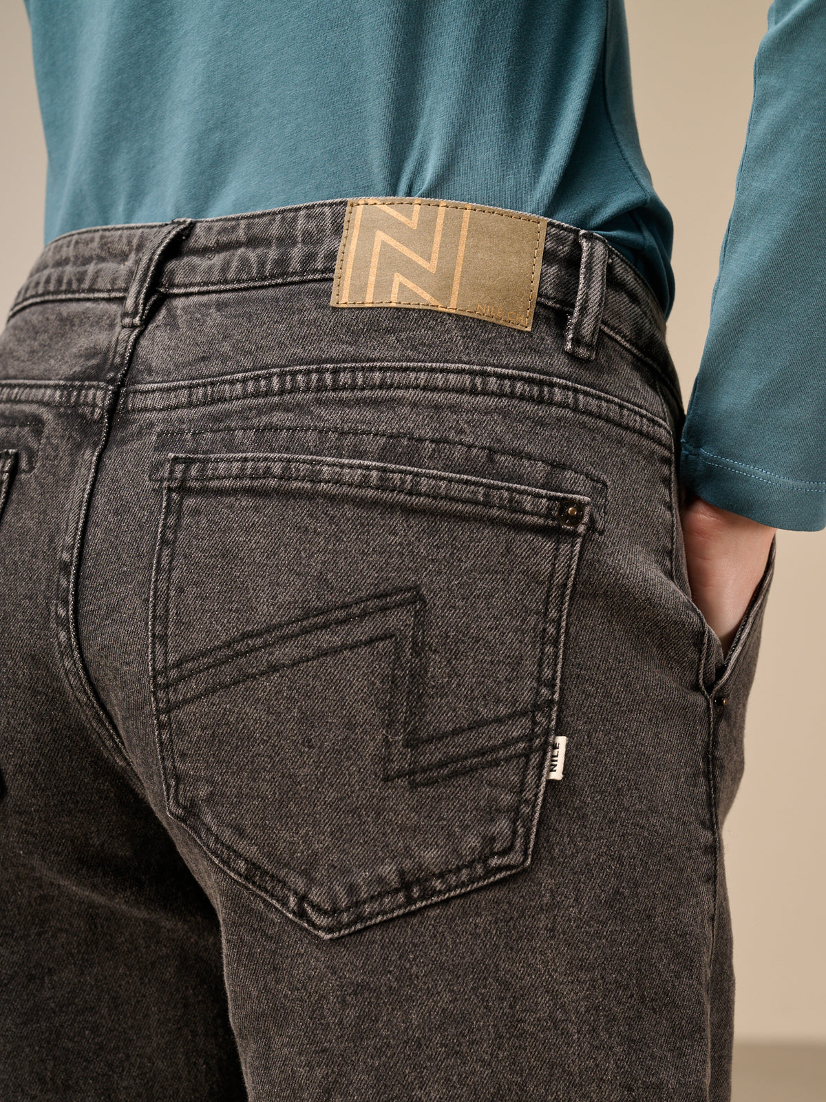 Barrel-leg jeans