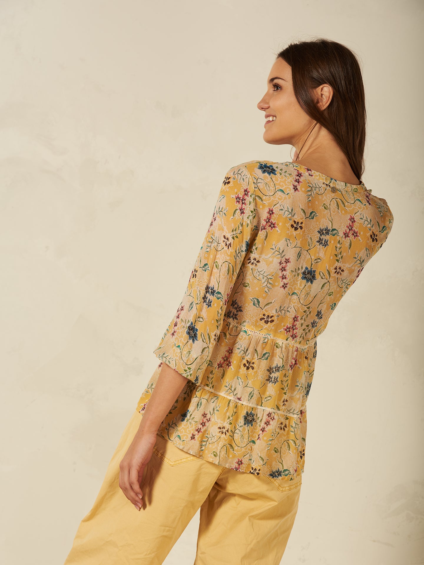 Blusa con volant