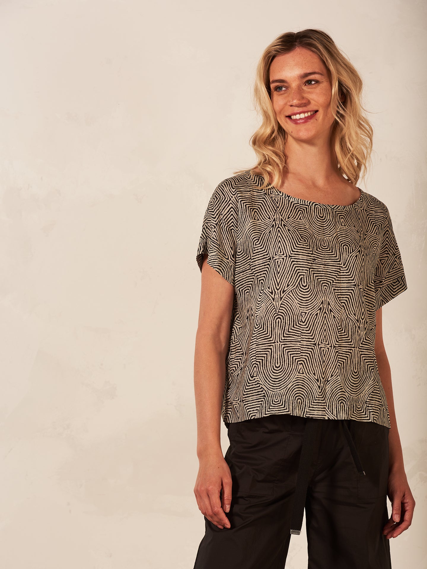 Blusa con scollo rotondo