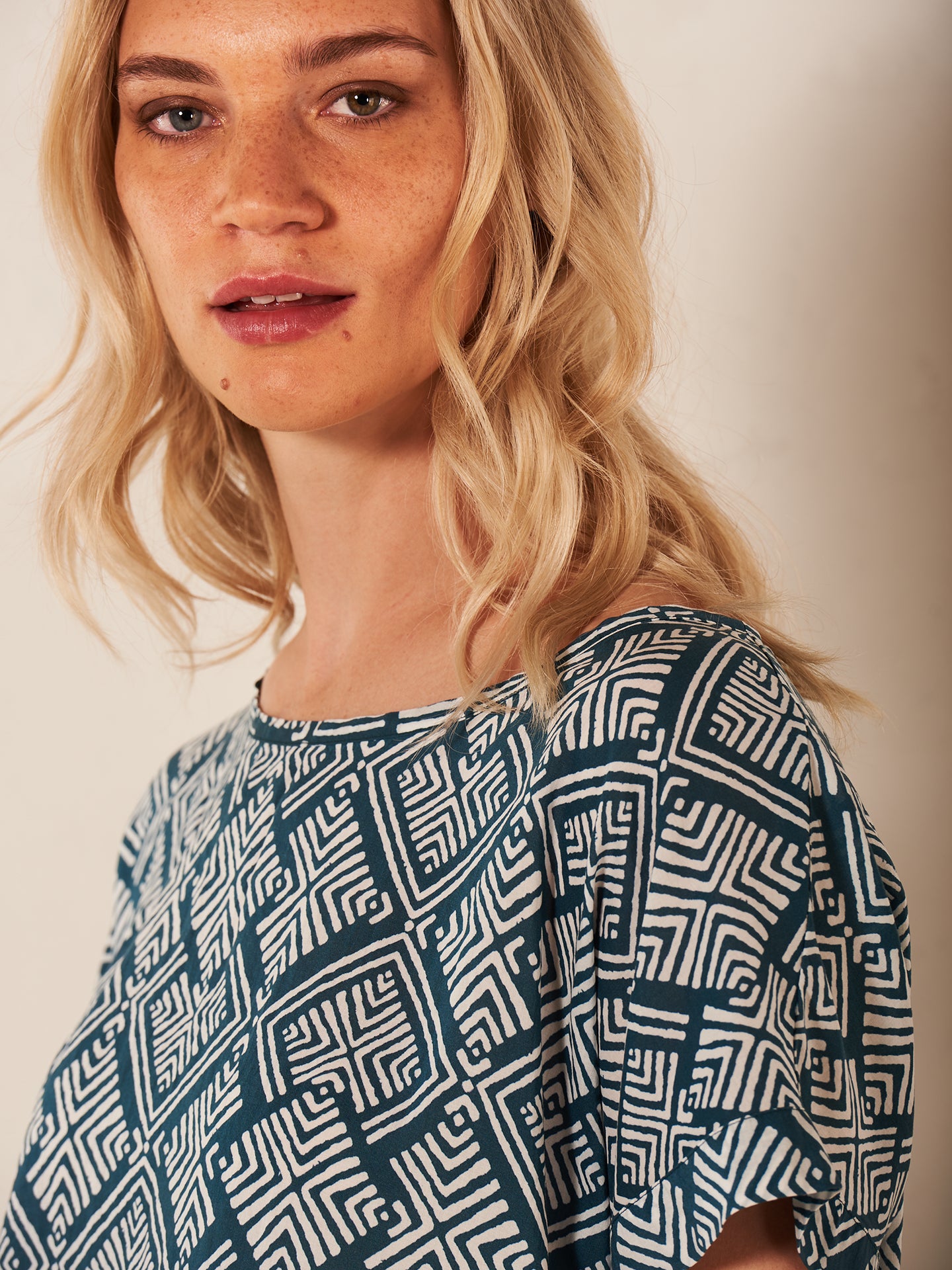 Blusa con scollo rotondo