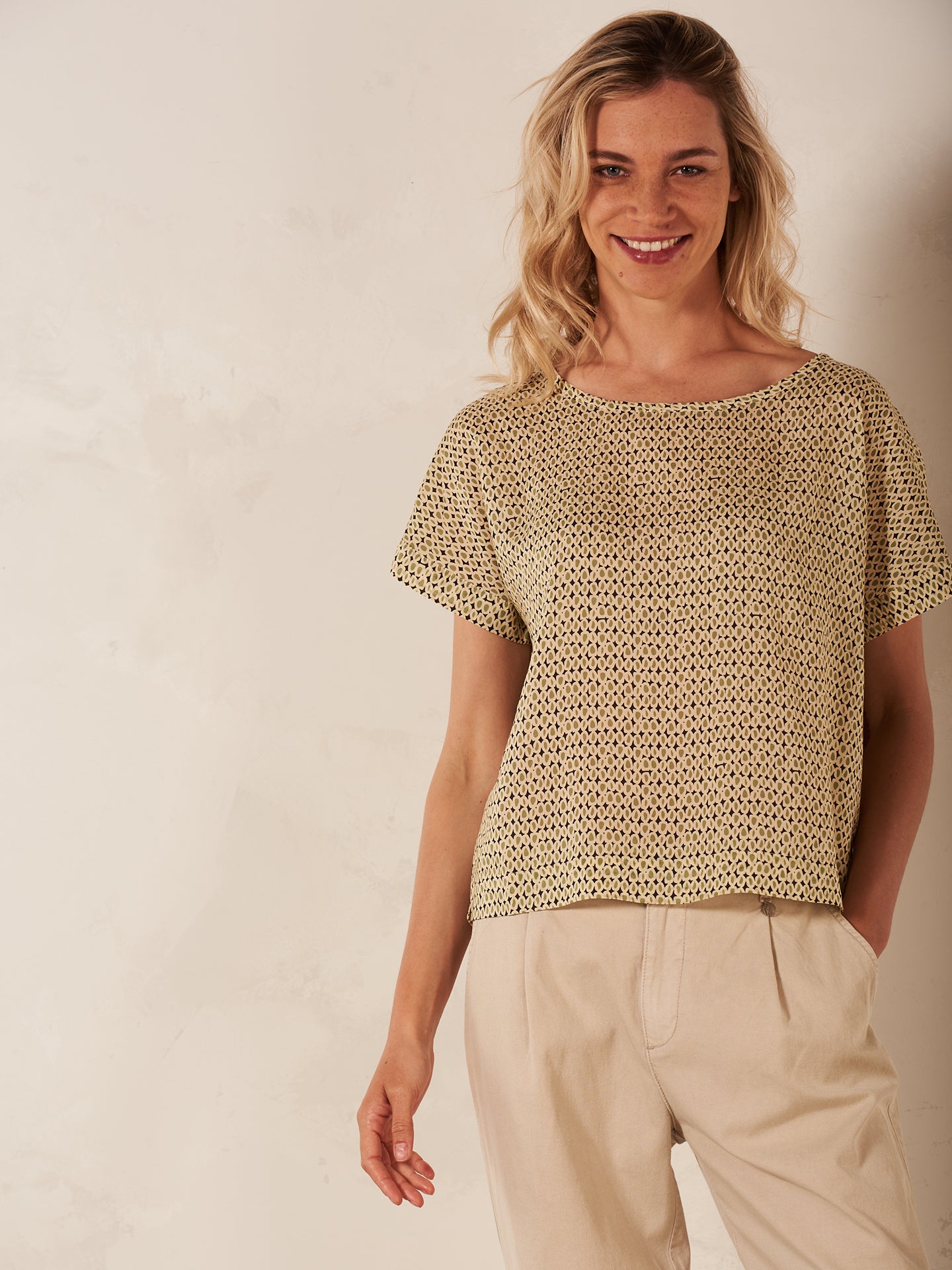 Blusa con scollo rotondo