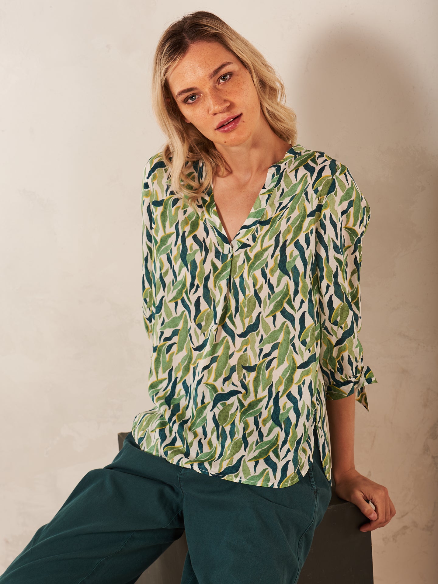 Blusa con scollo a V