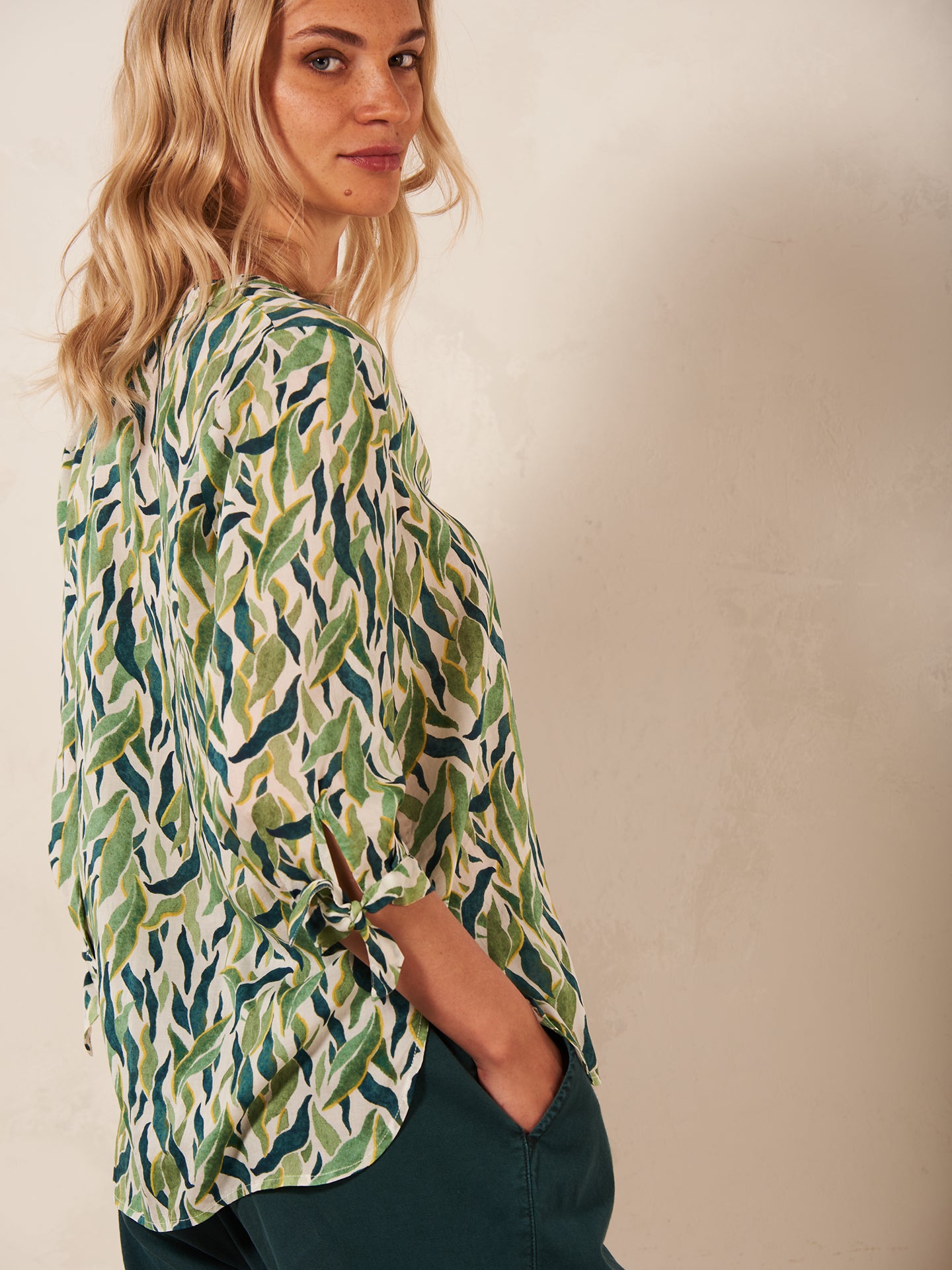 Blusa con scollo a V