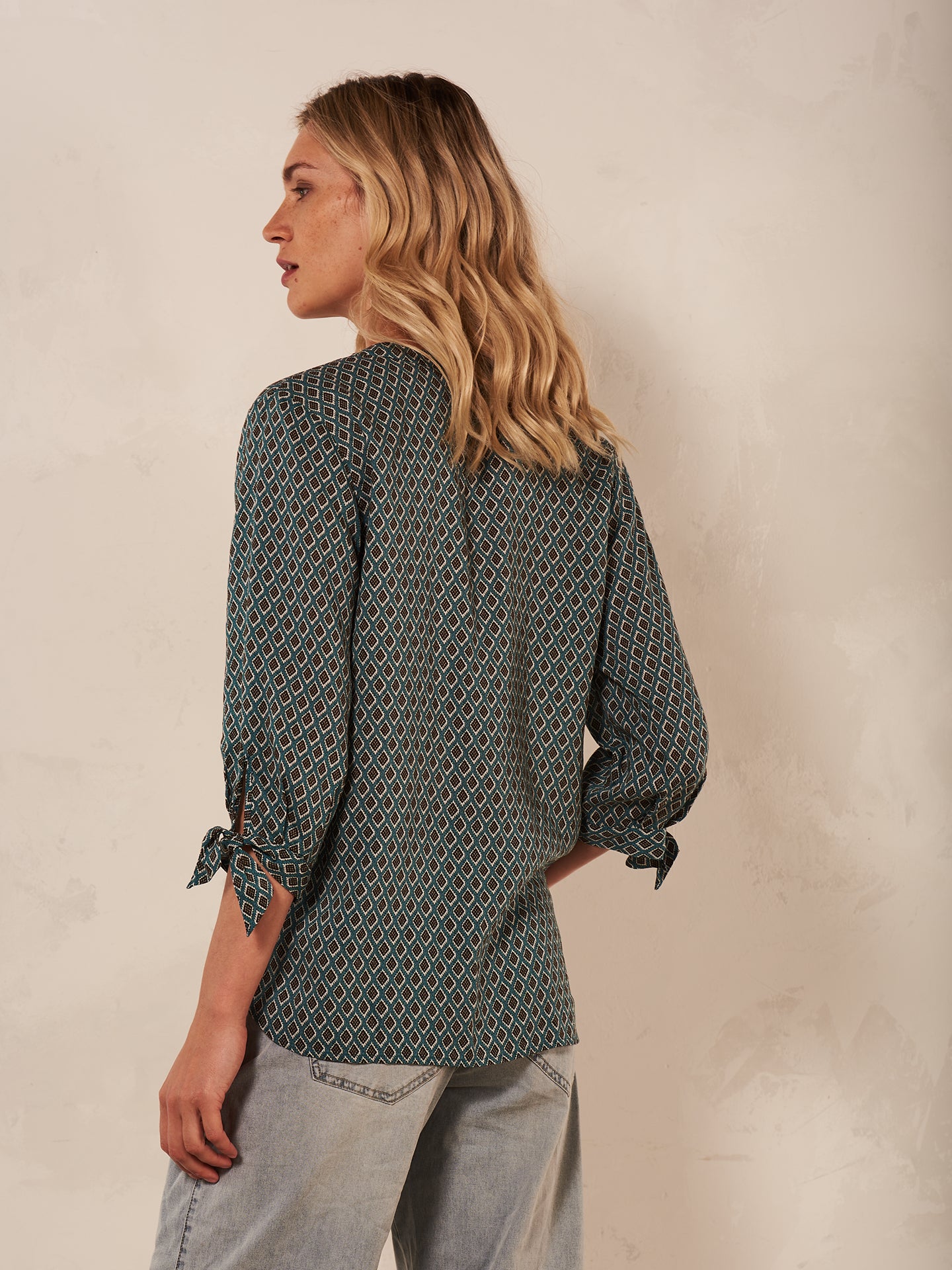 Blusa con scollo a V