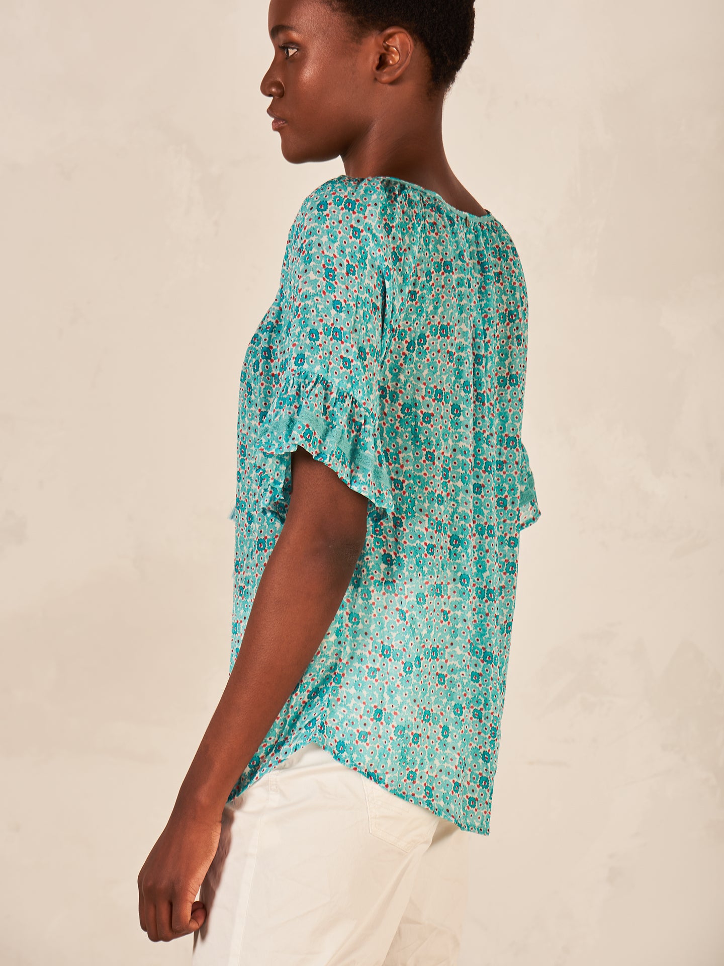 Blusa con dettaglio a balze