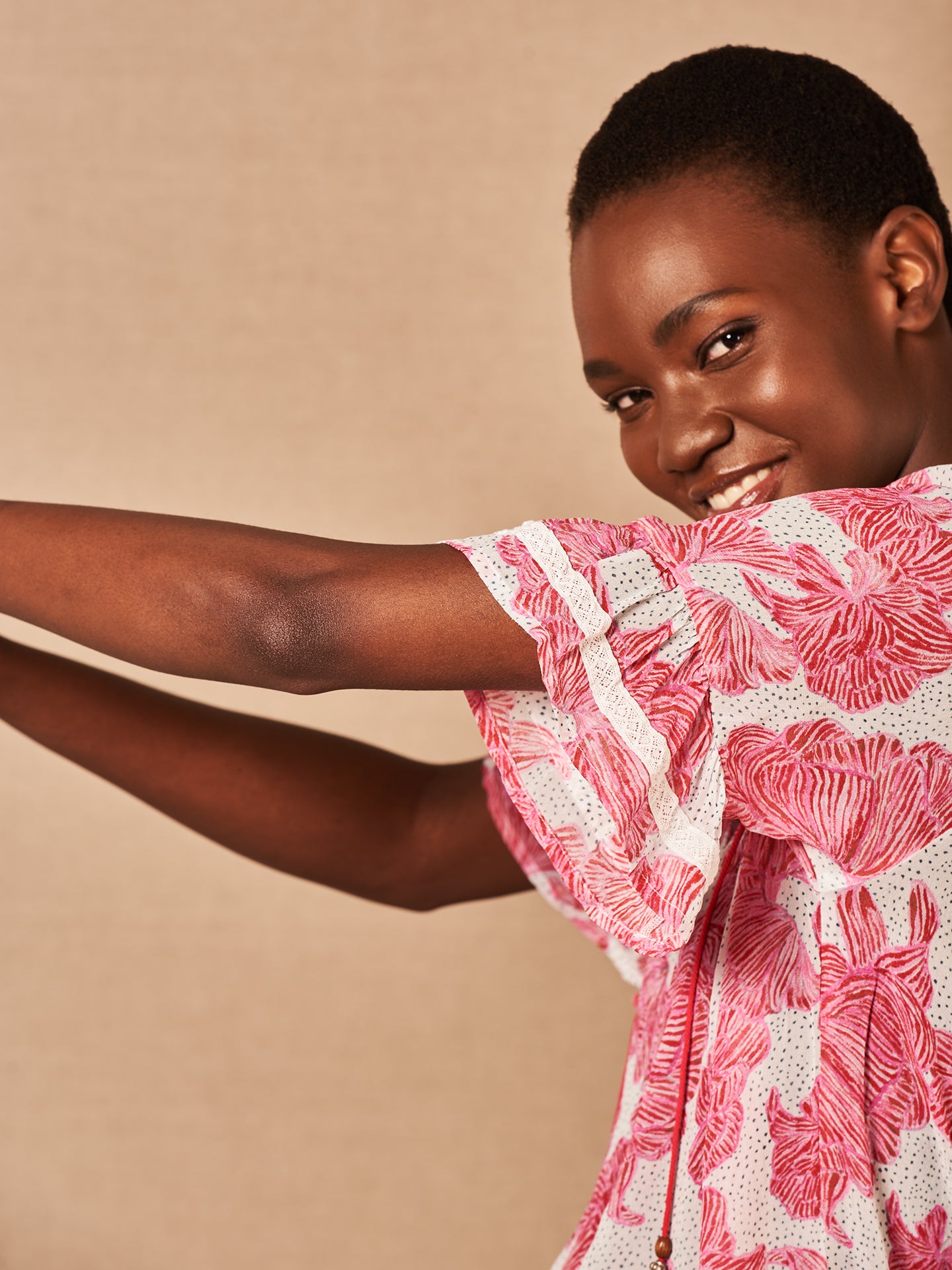 Blusa con dettaglio a balze