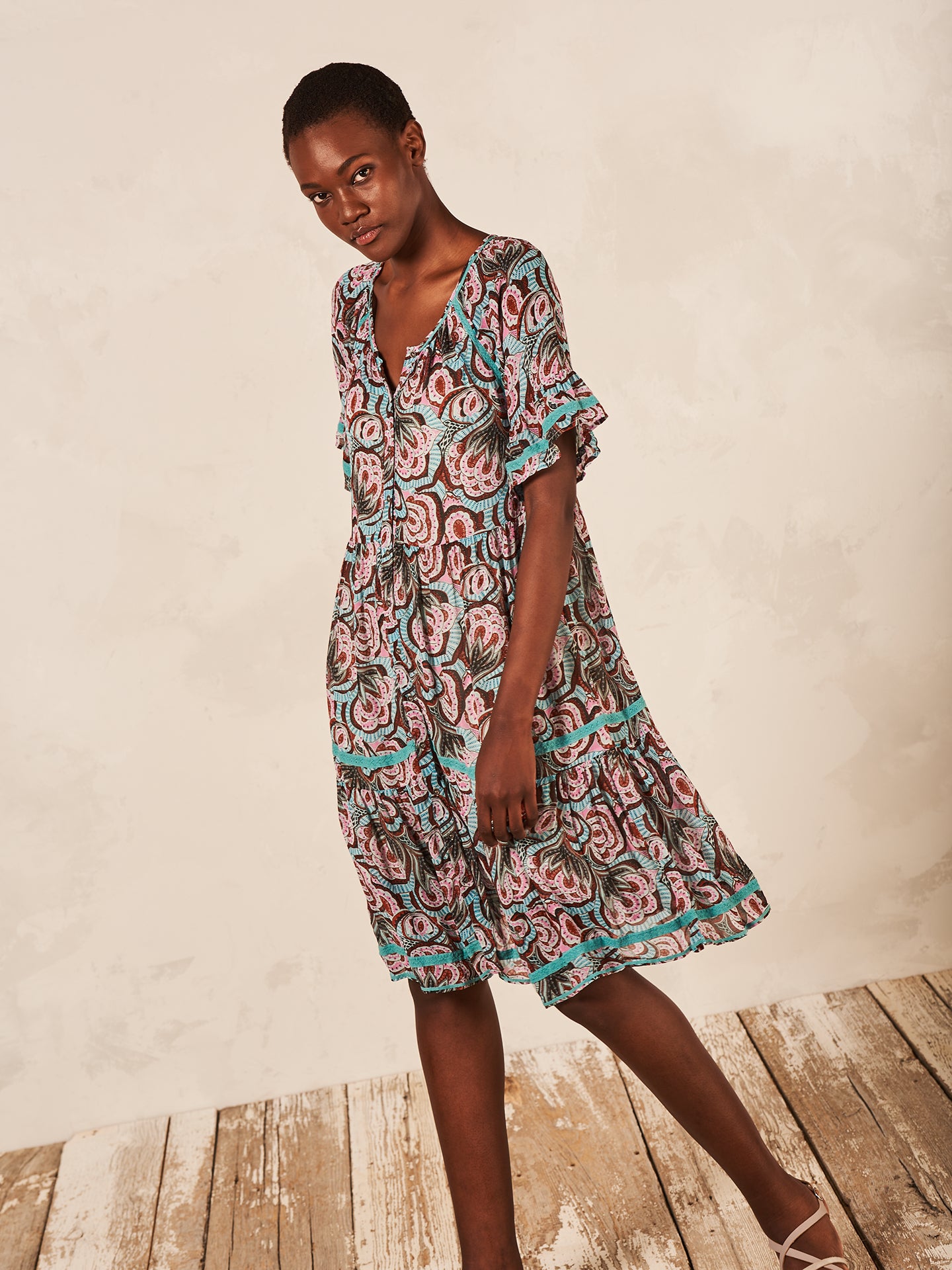 Kleid mit Volant