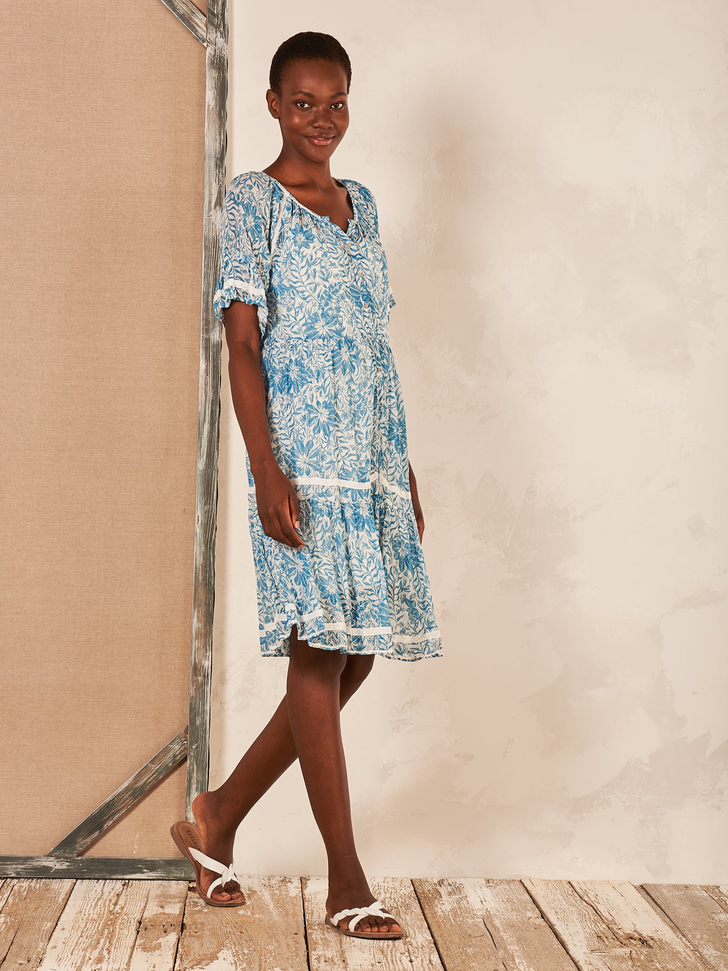 Kleid mit Volant
