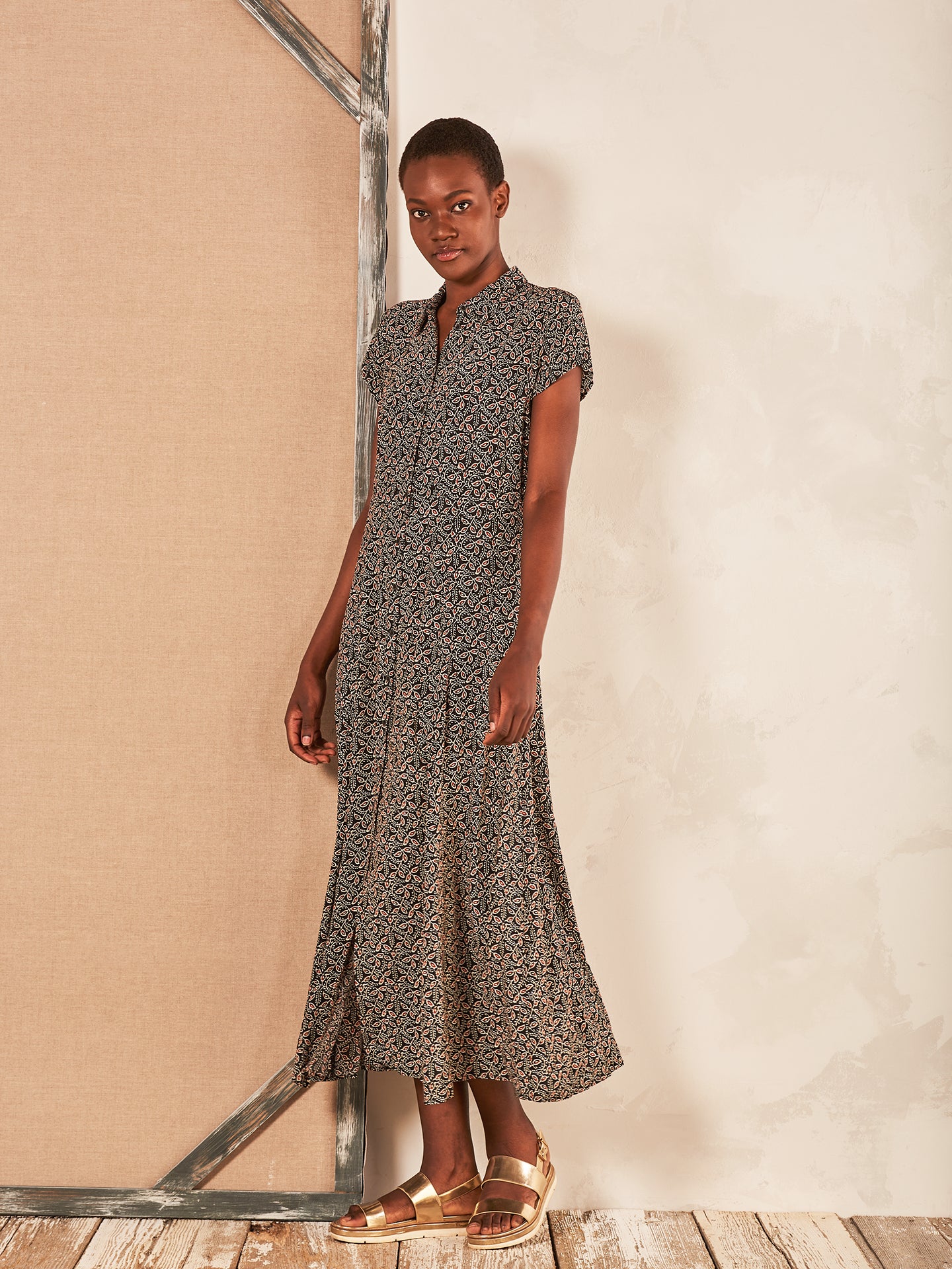 Kleid mit Kragen
