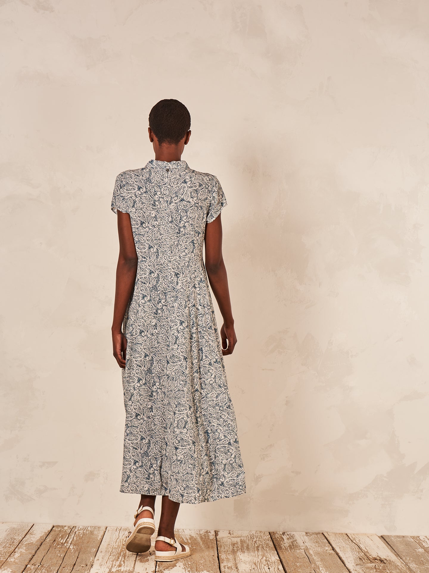 Kleid mit Kragen