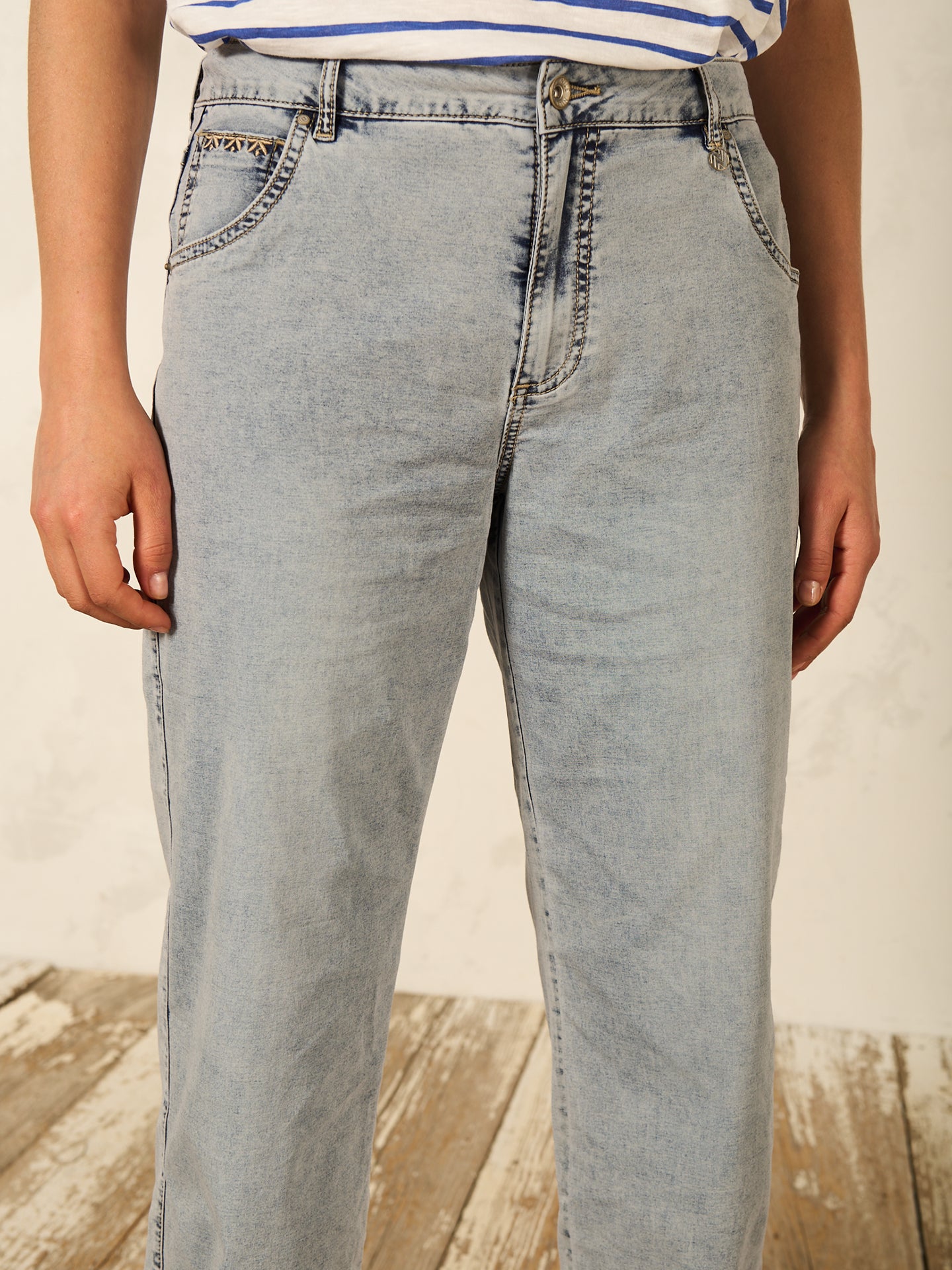Pantaloni dritti