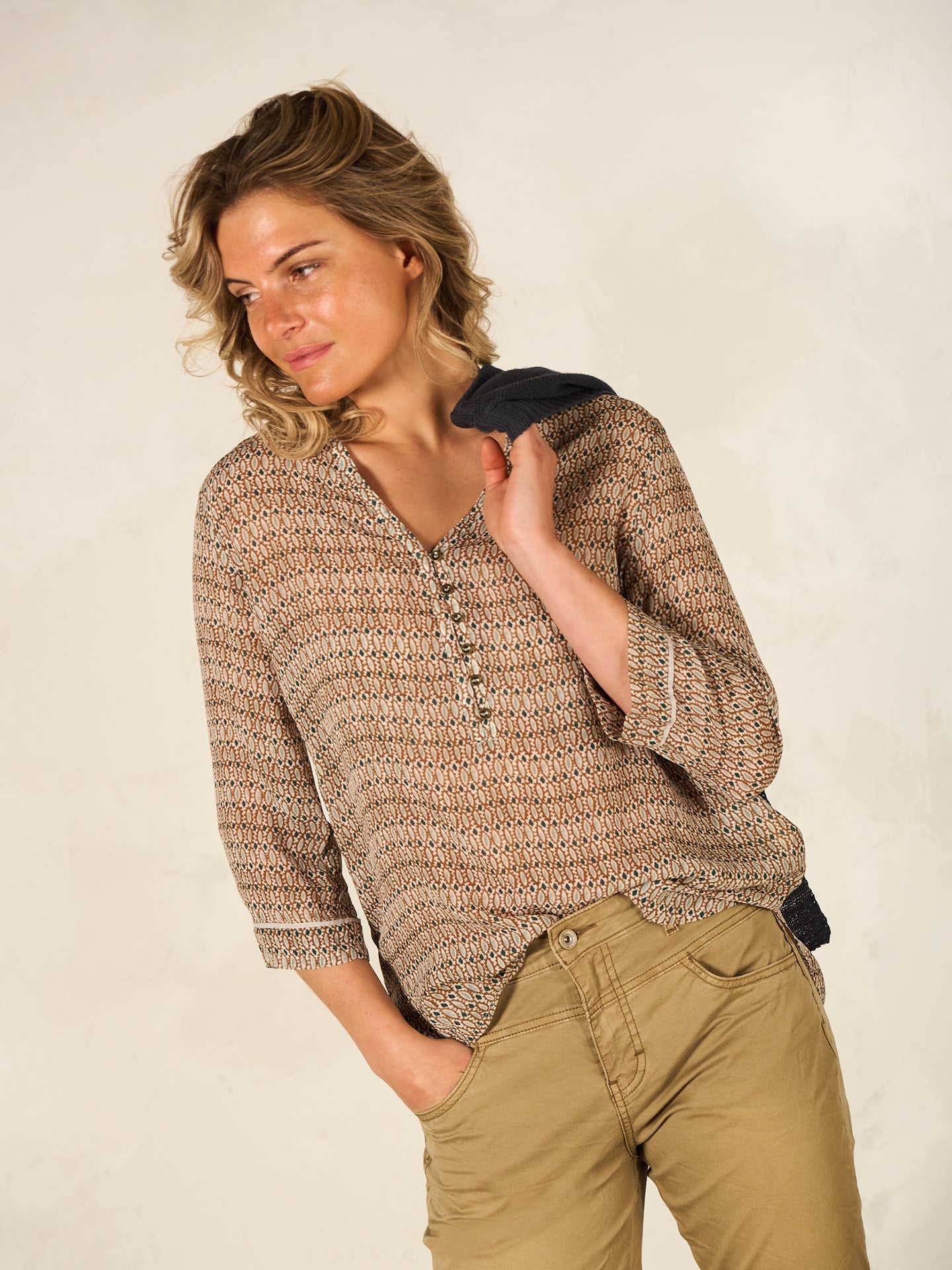 blouse avec patte de boutonnage
