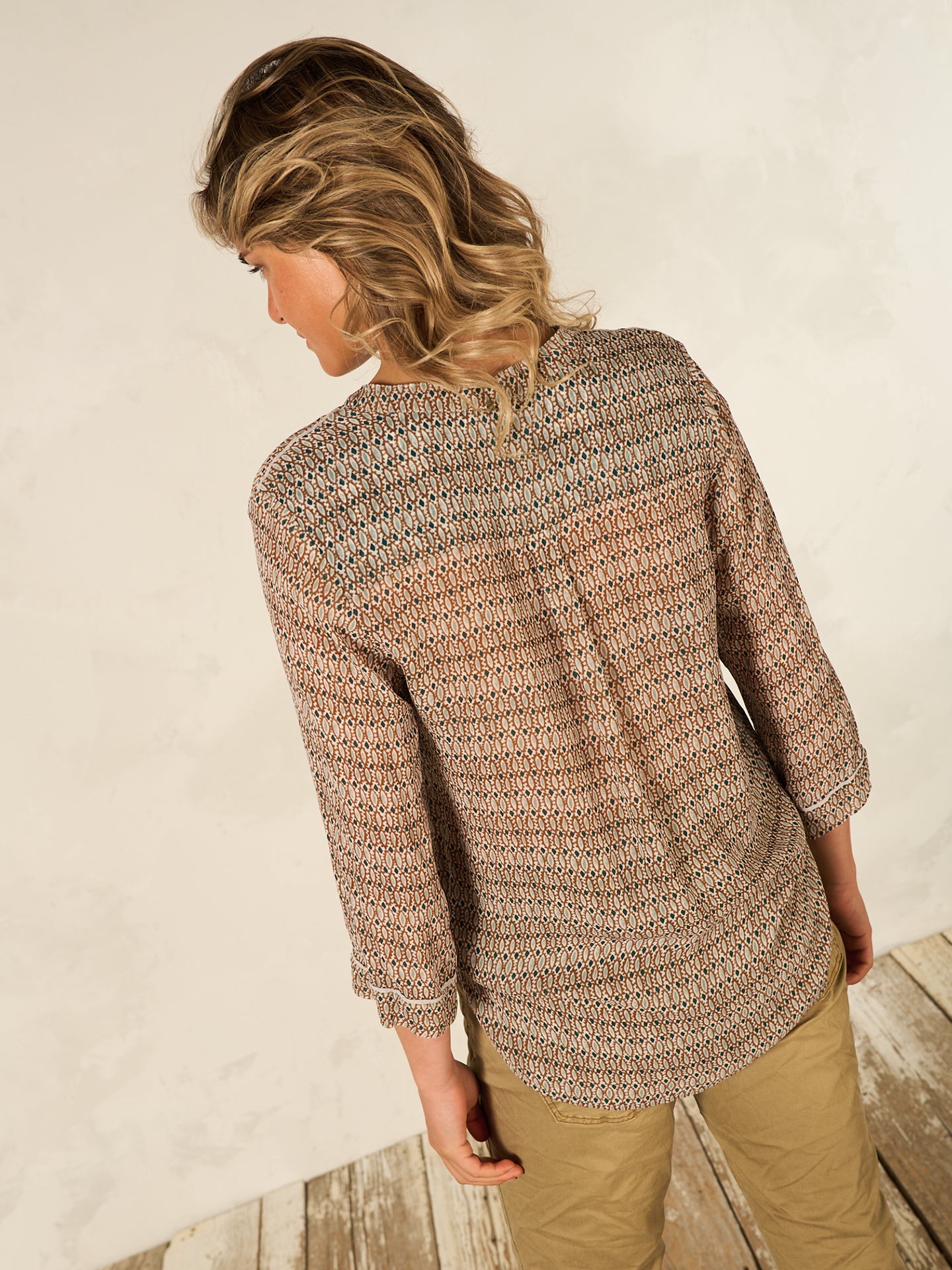 blouse avec patte de boutonnage