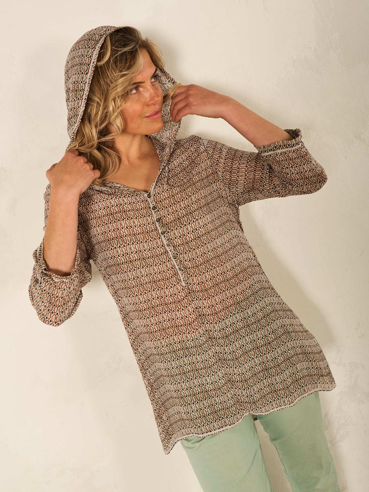 Bluse mit Kapuze