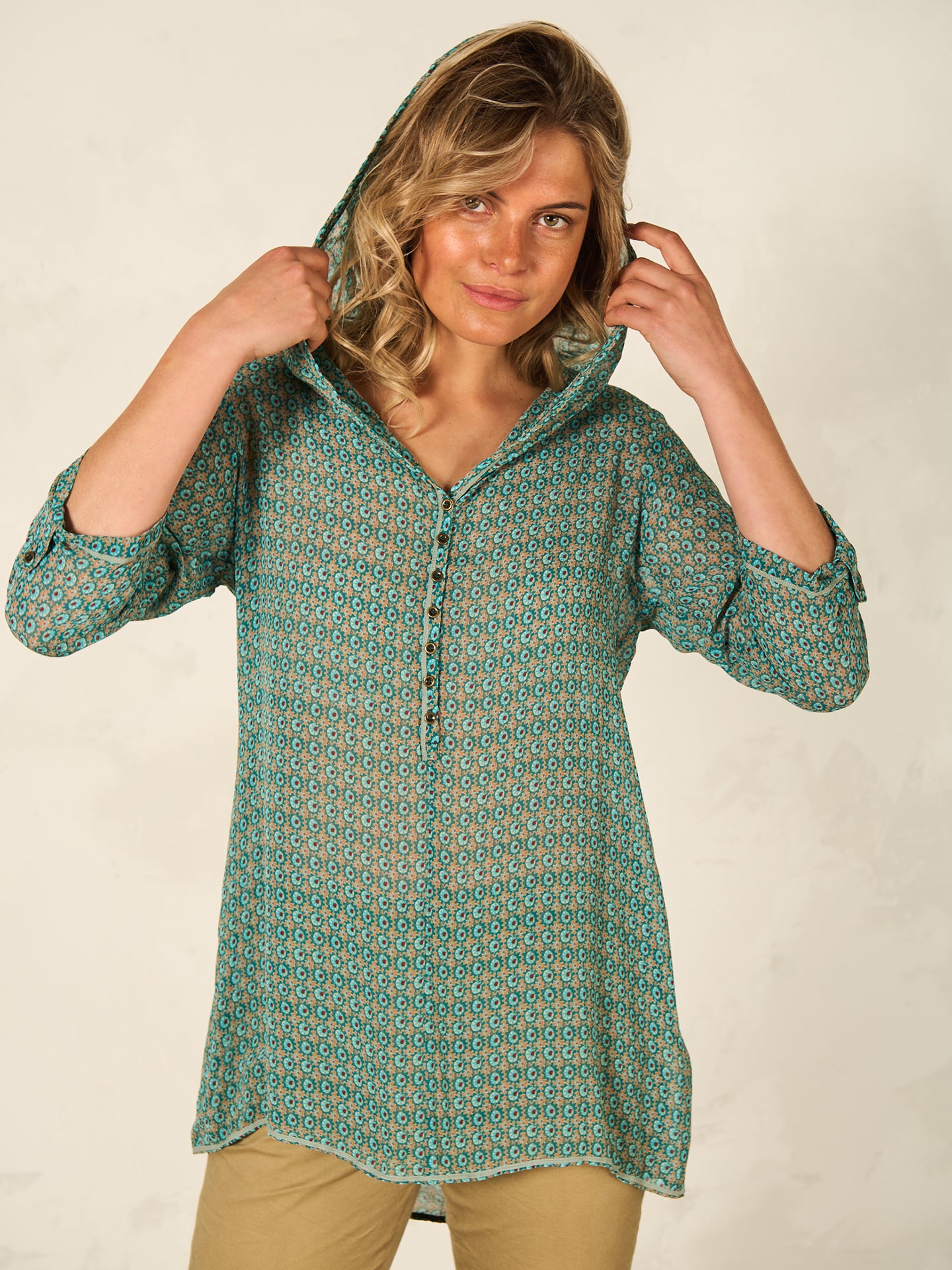 Bluse mit Kapuze