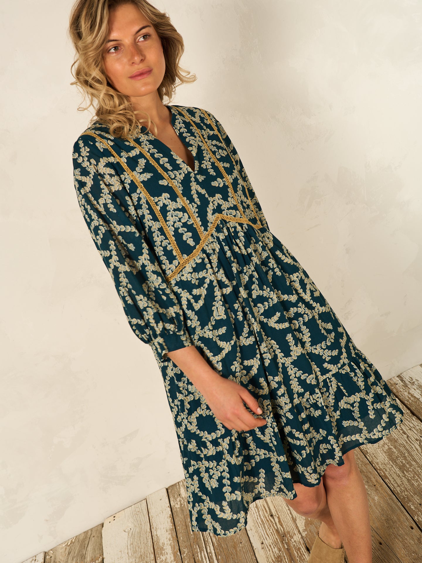 Kleid mit Volant