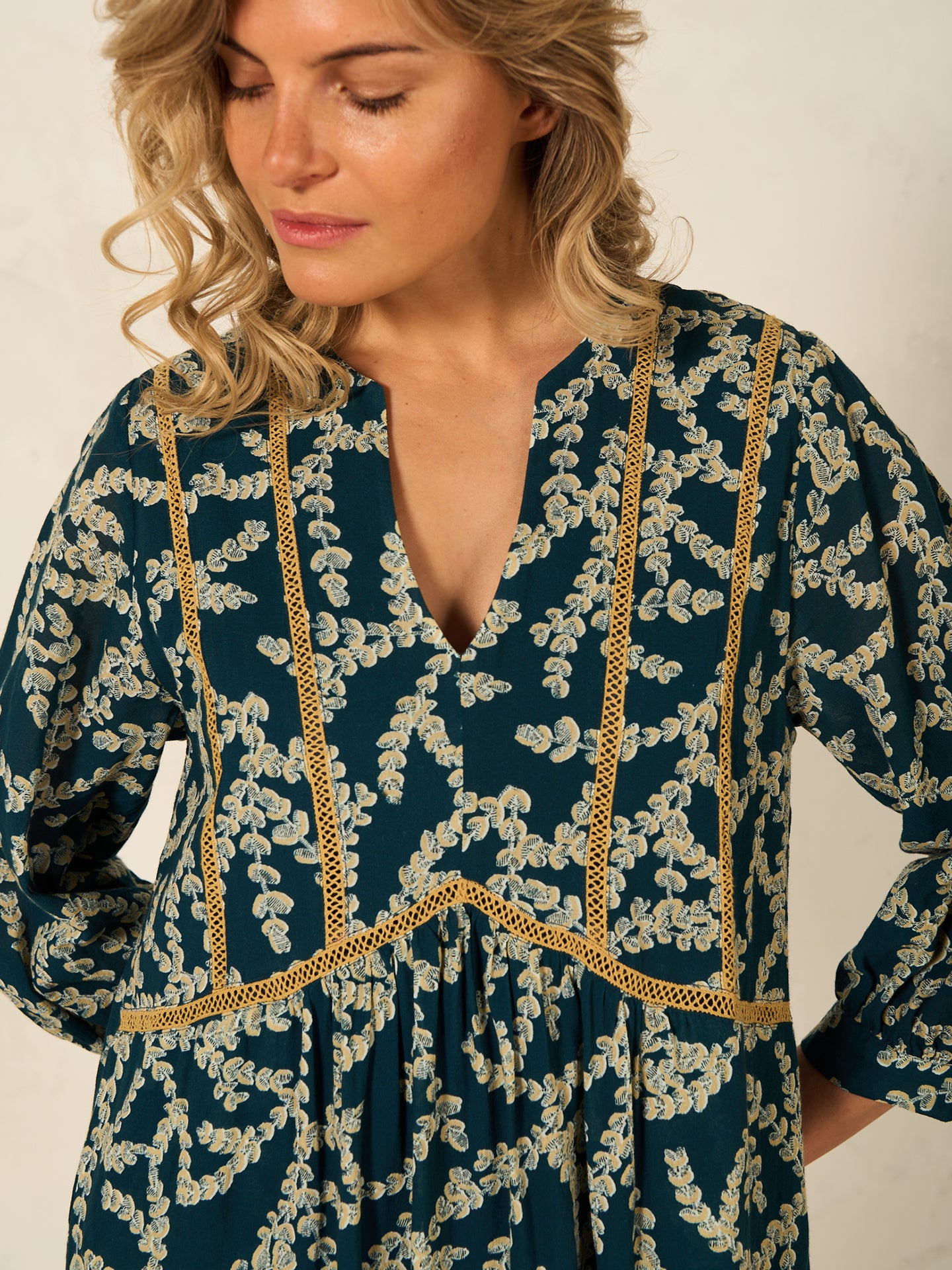 Kleid mit Volant
