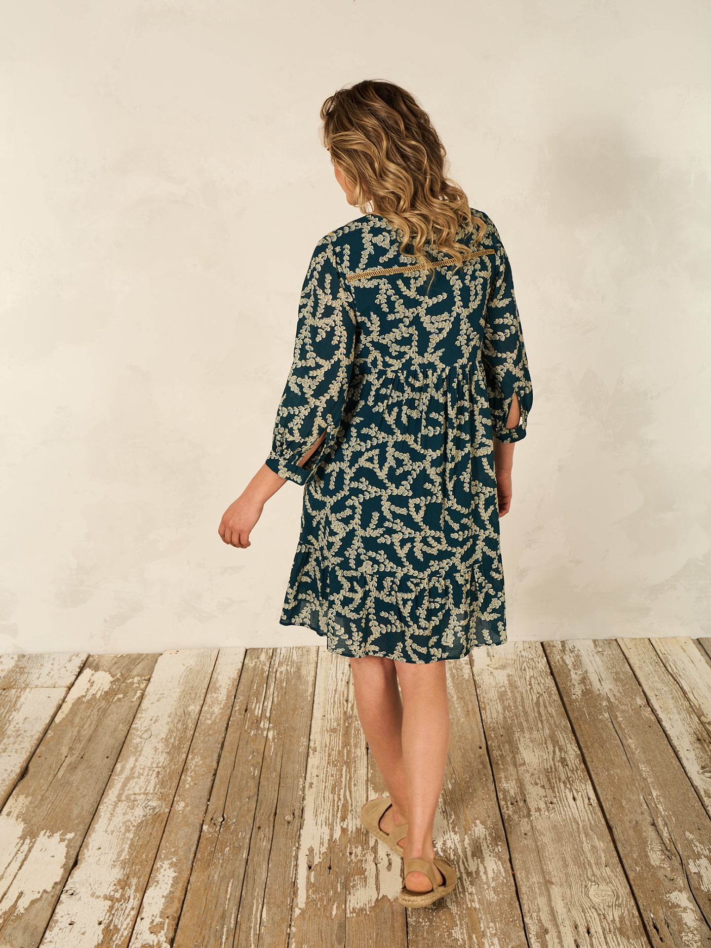 Kleid mit Volant