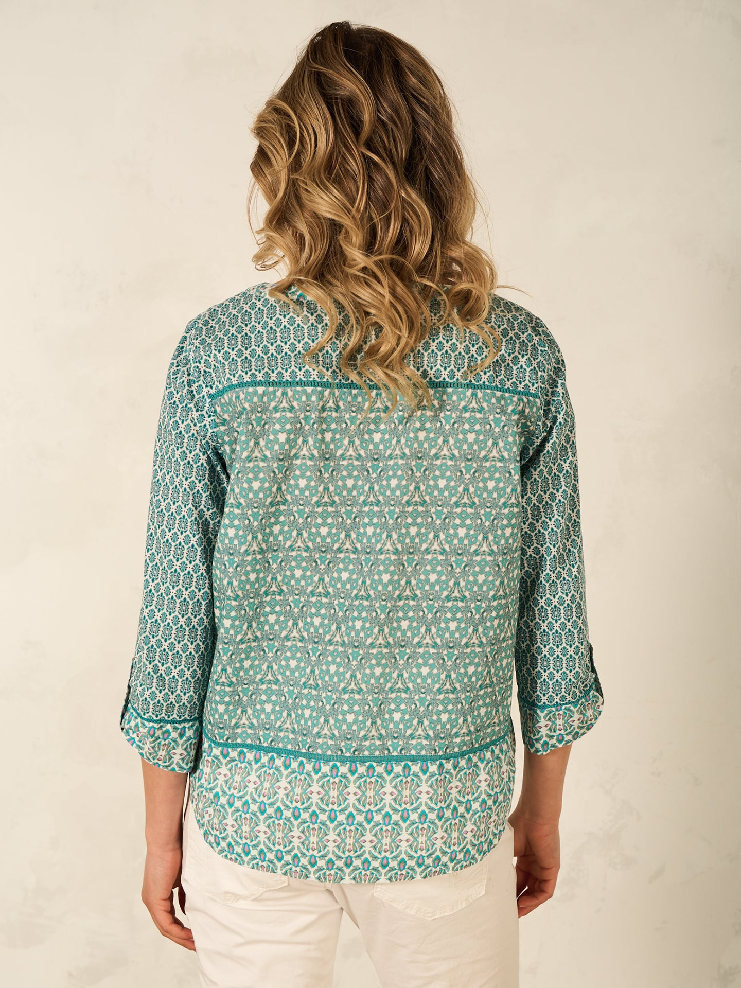 blouse avec col en V