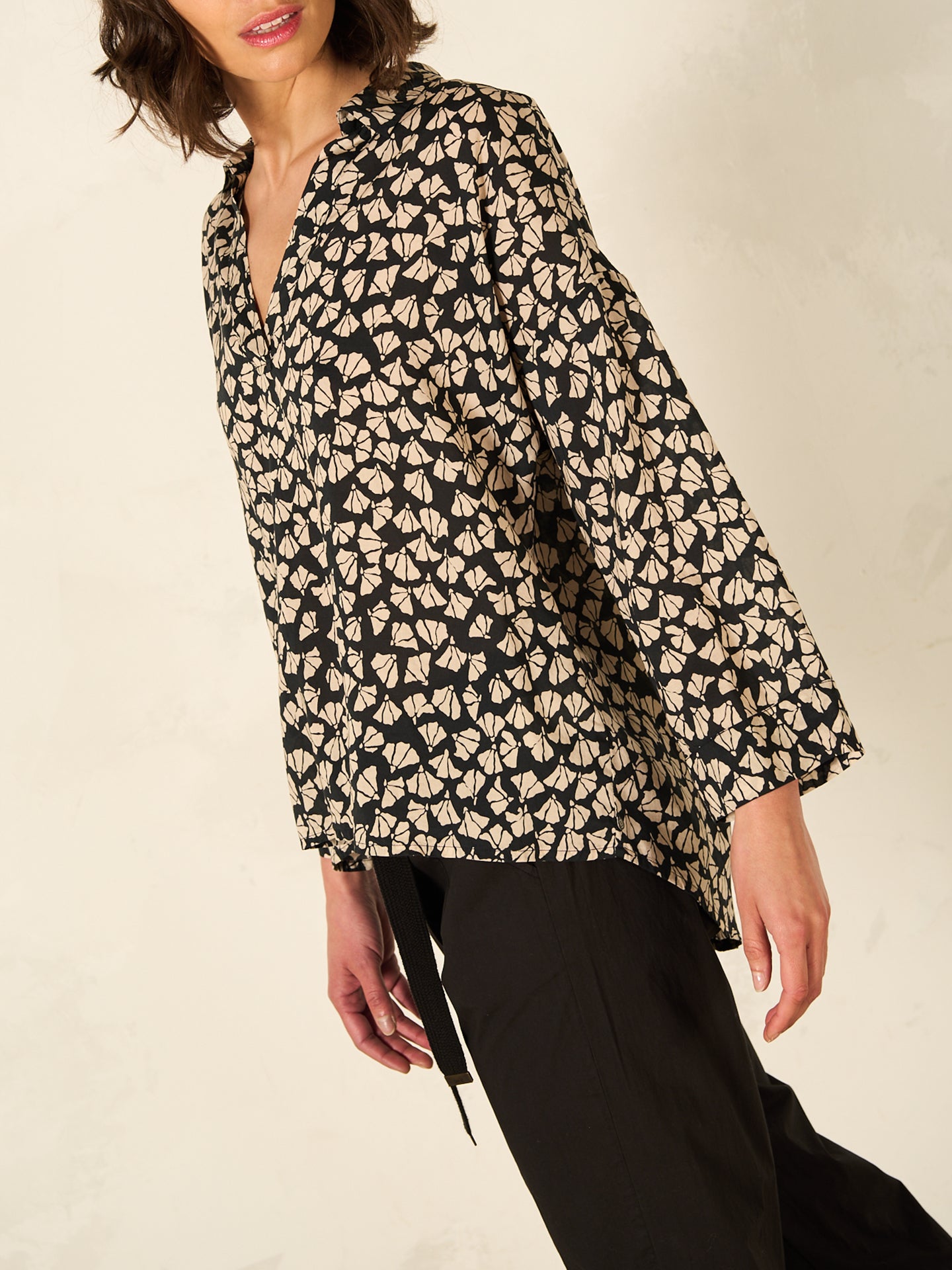 Blusa con scollo a V