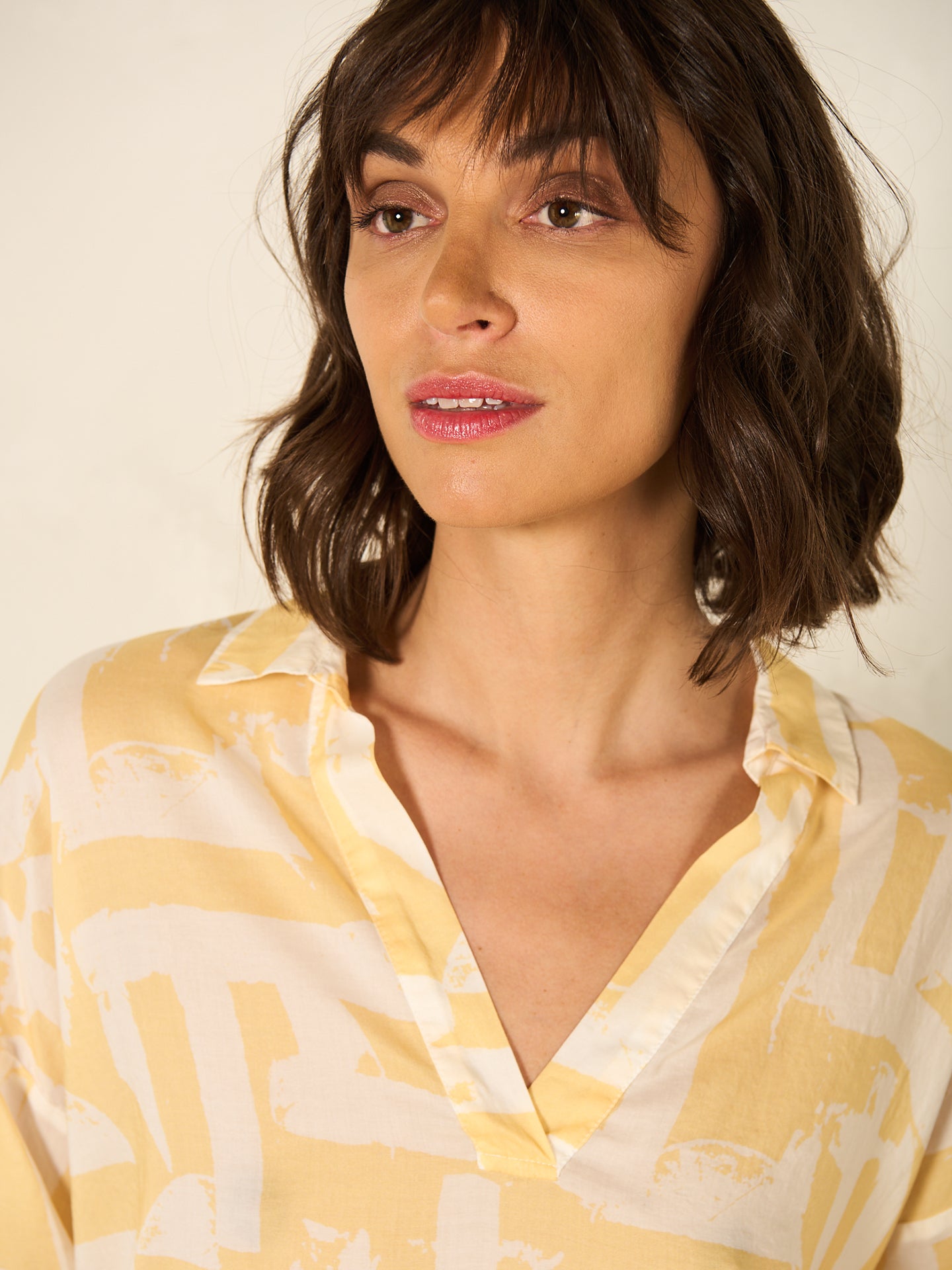 Blusa con scollo a V