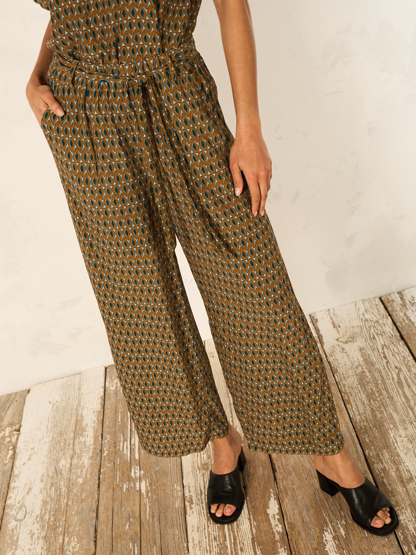 Pantaloni con vita elastica
