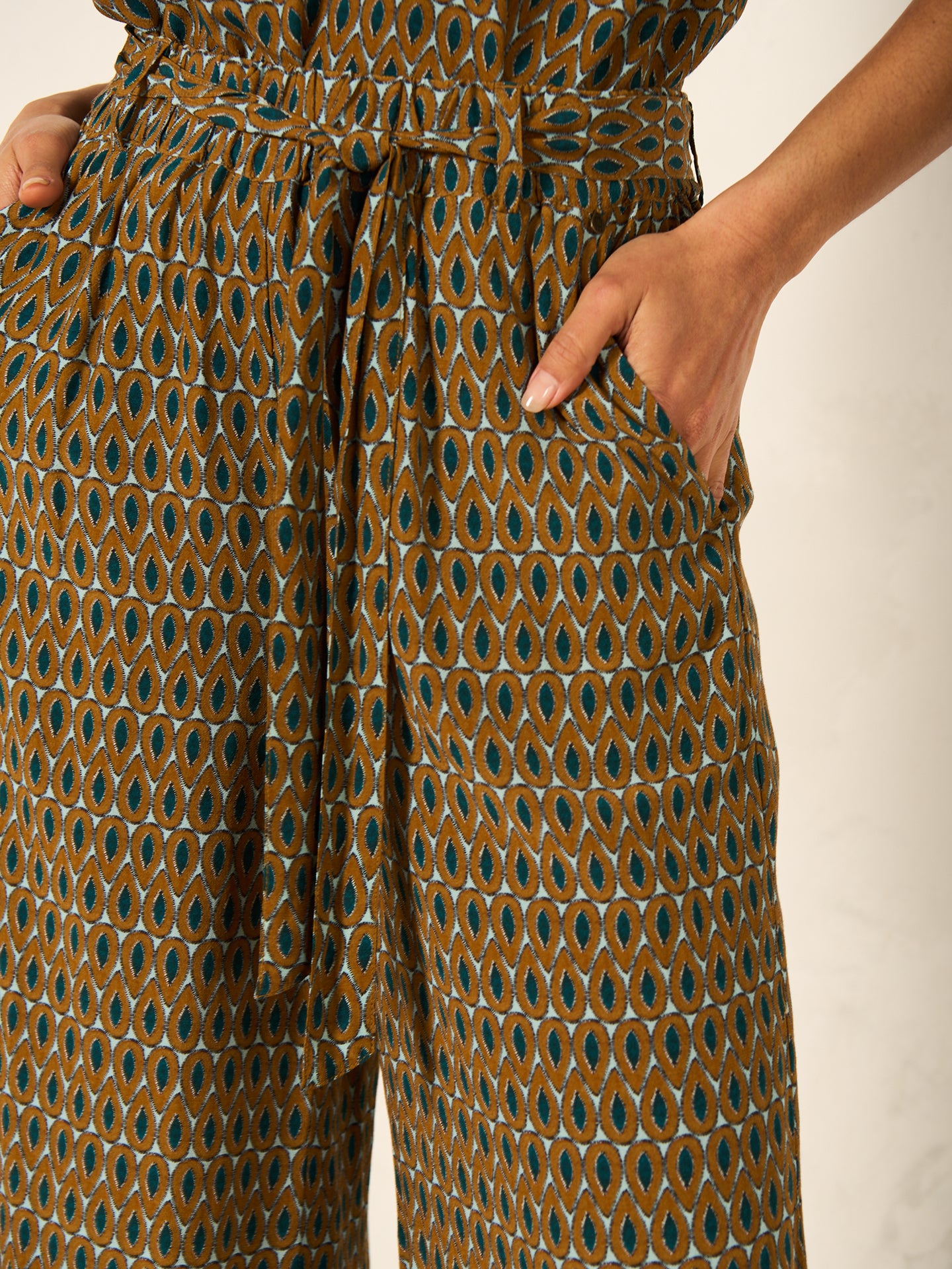 Pantaloni con vita elastica