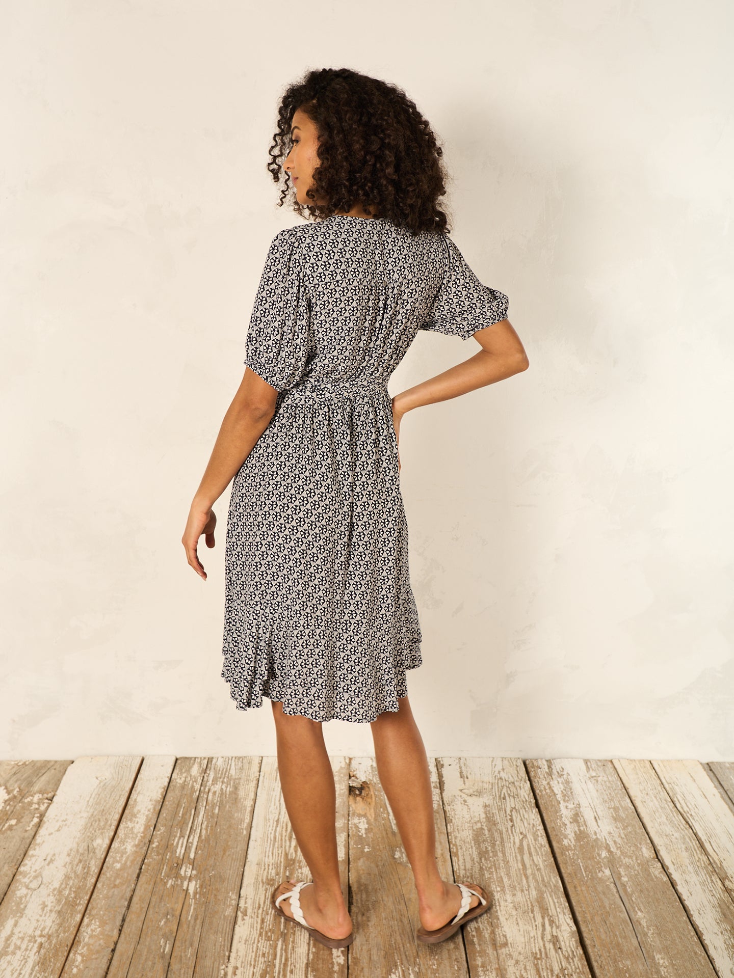 Kleid mit Volant