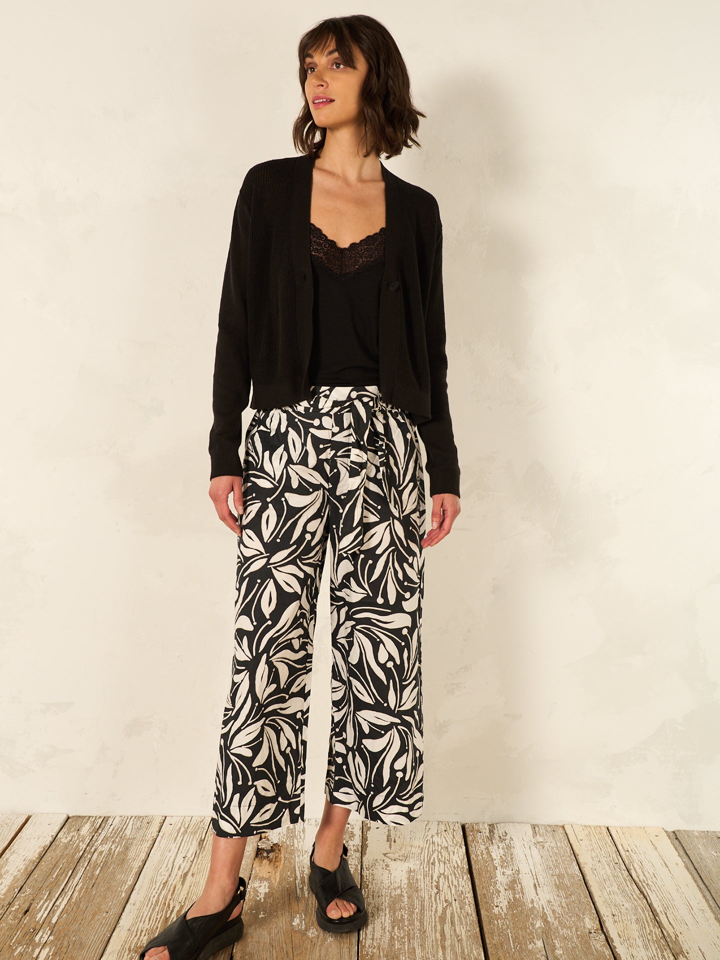 Top con spalline e finiture in pizzo