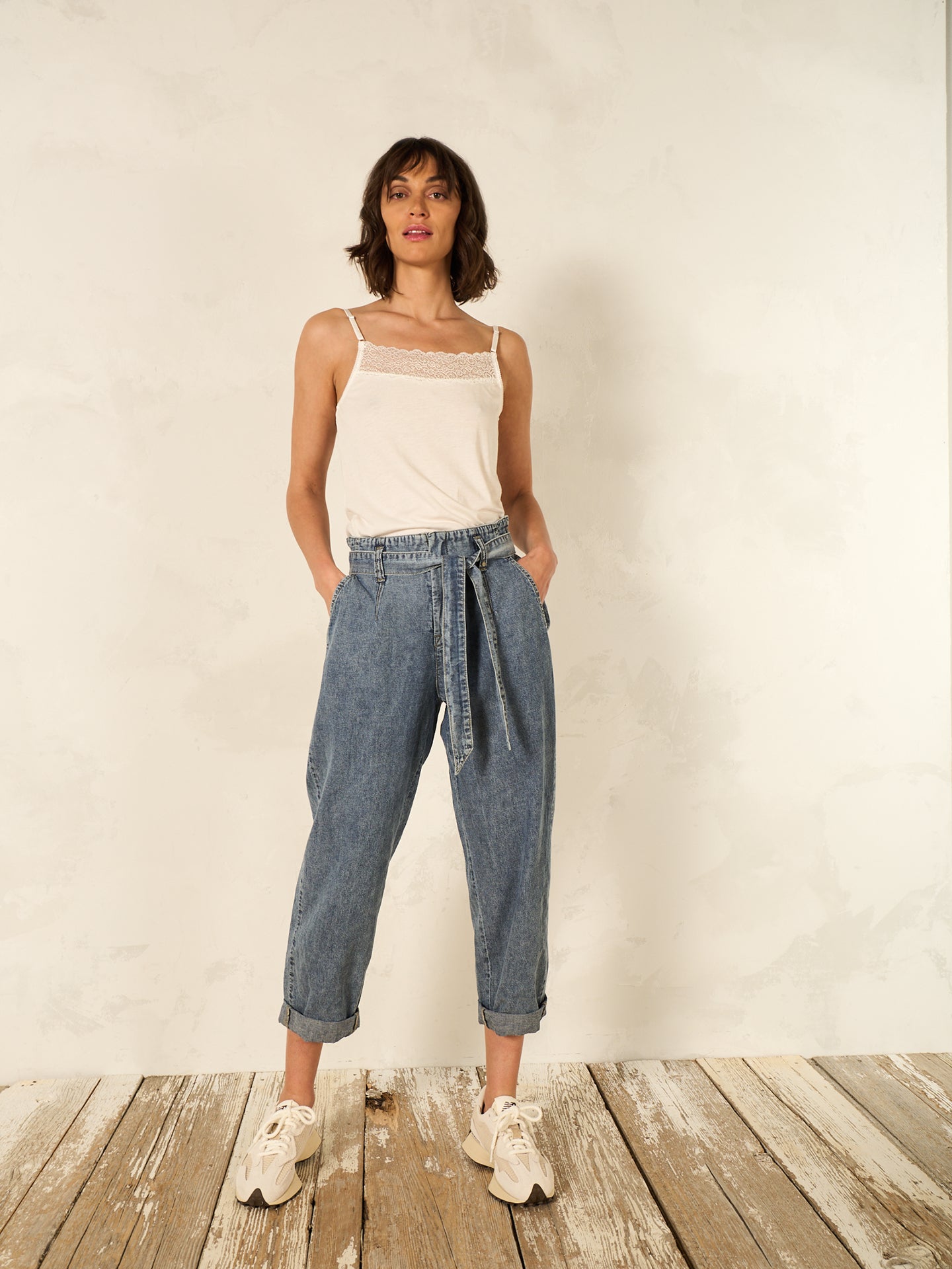 Top con spalline e finiture in pizzo