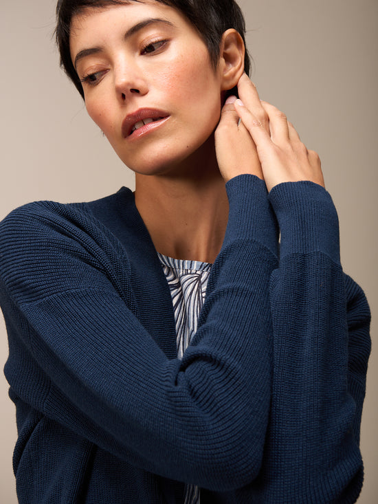 Strickjacke mit V-Ausschnitt