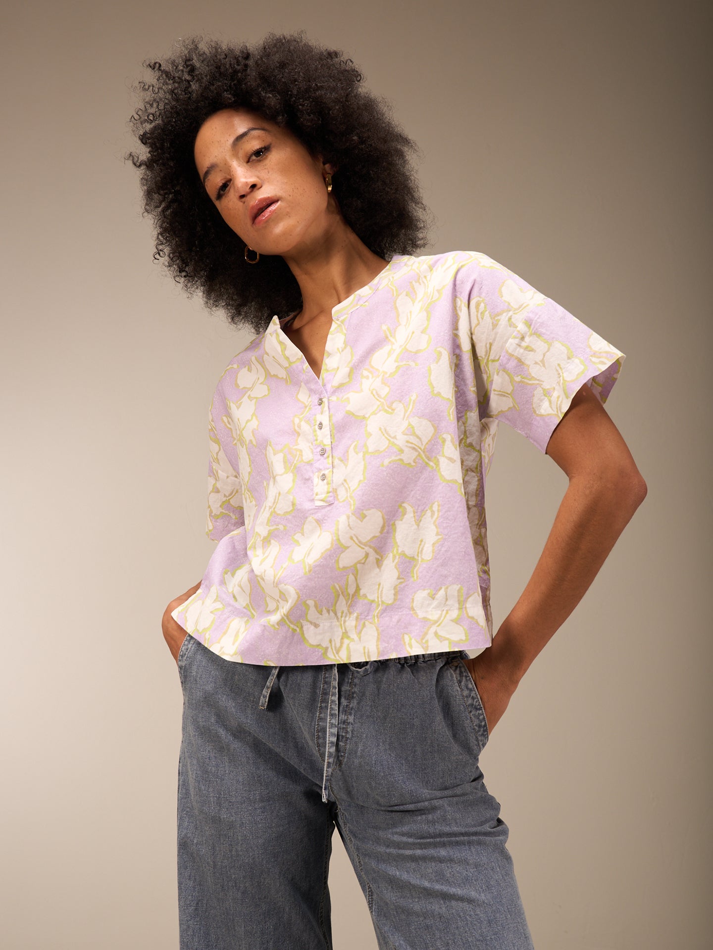 Short-sleeved blouse