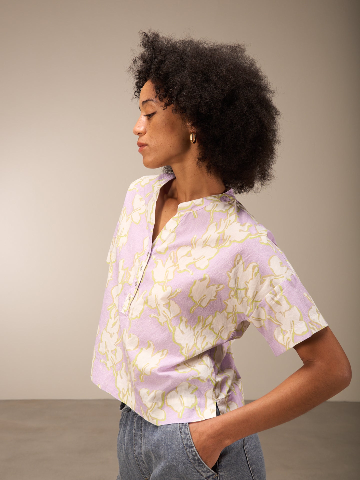 Short-sleeved blouse