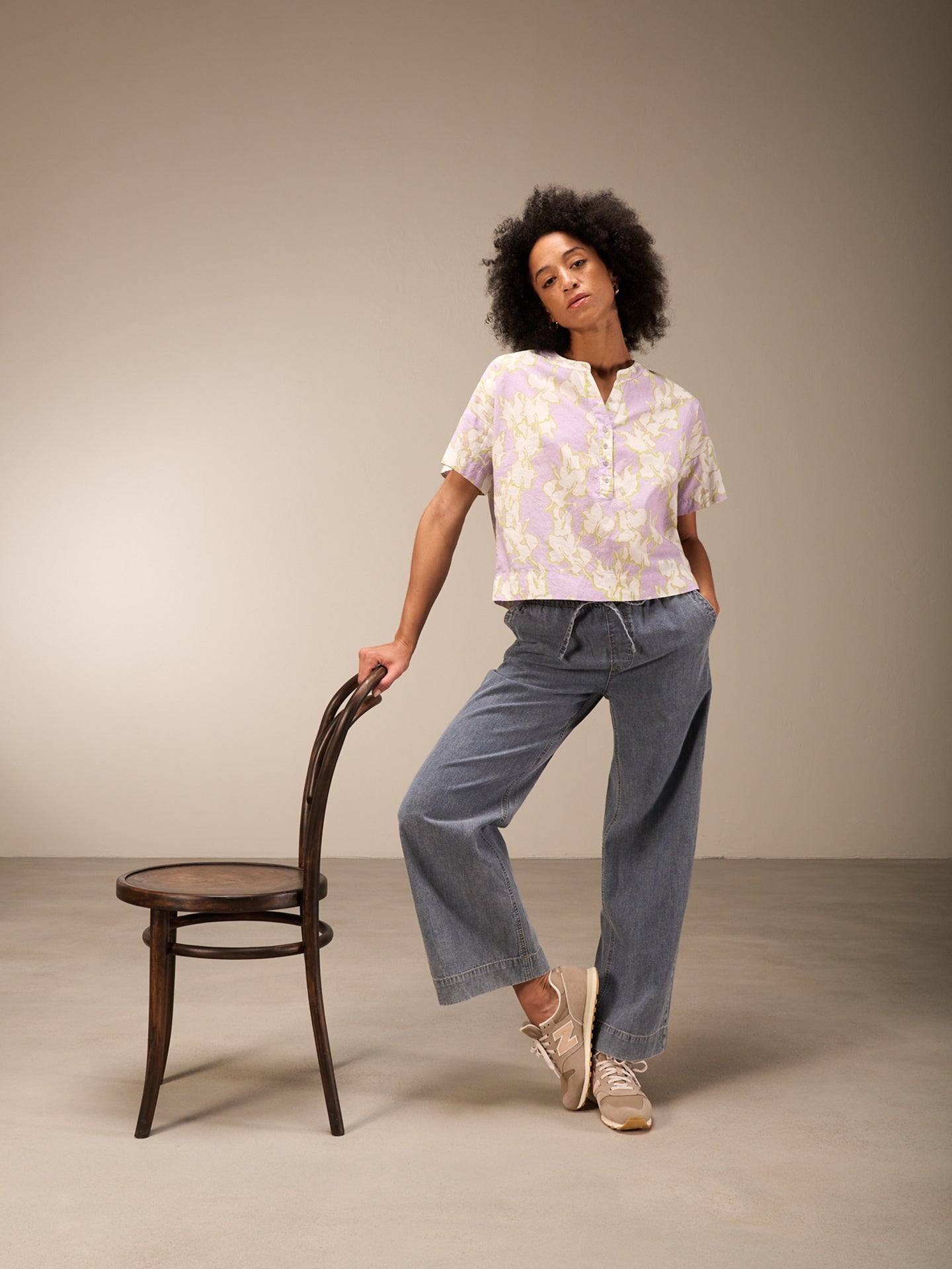 Short-sleeved blouse