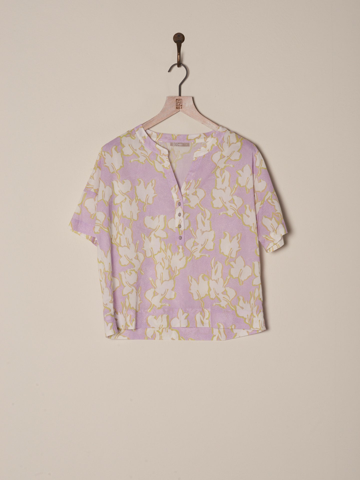 Short-sleeved blouse