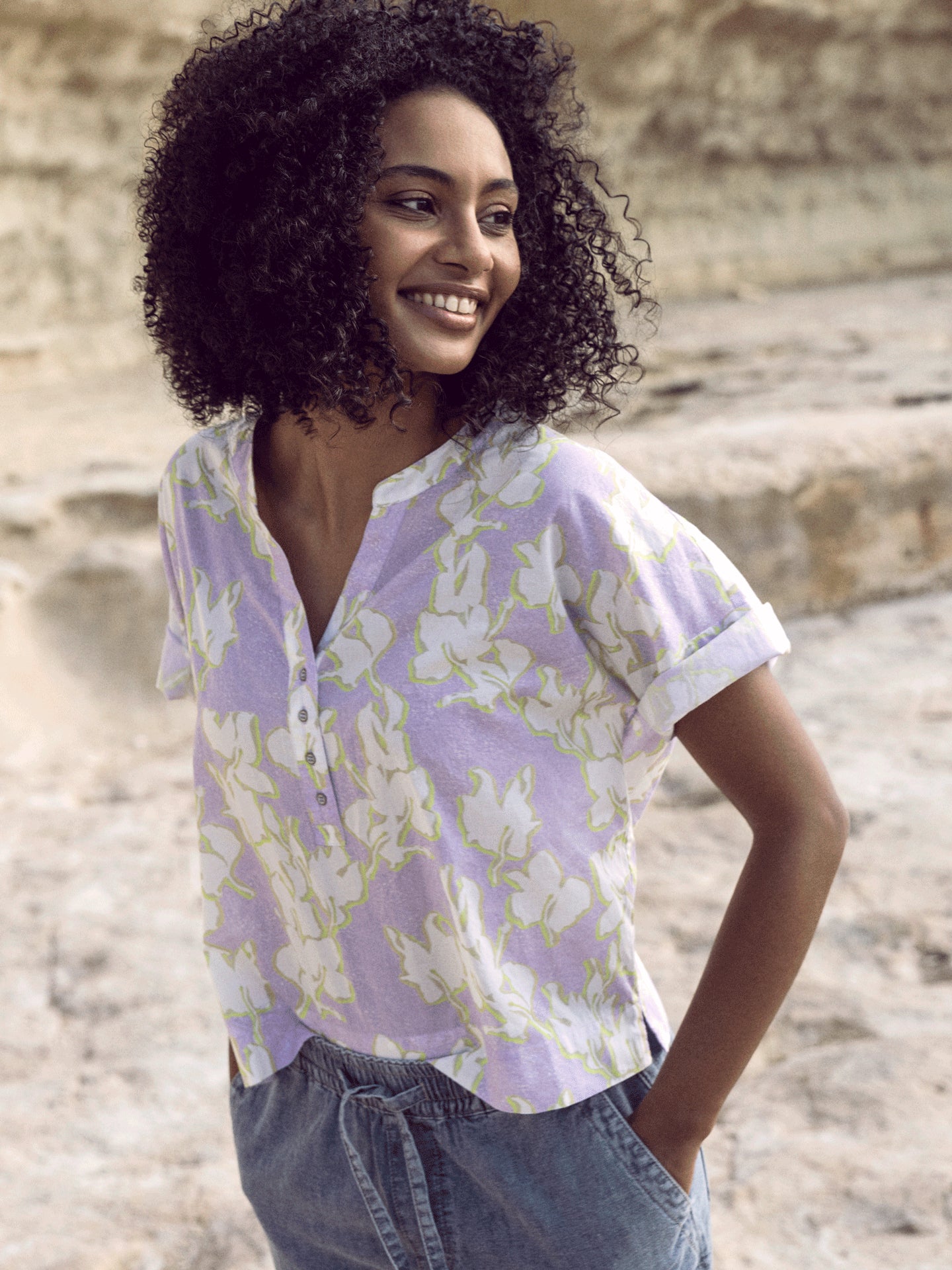 Short-sleeved blouse