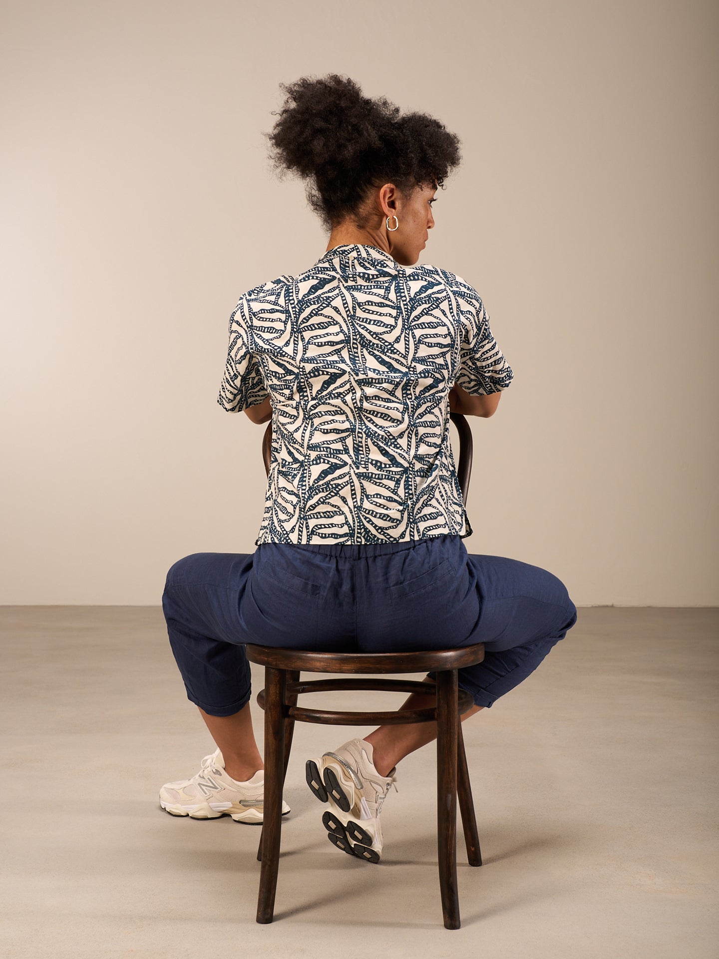 Short-sleeved blouse